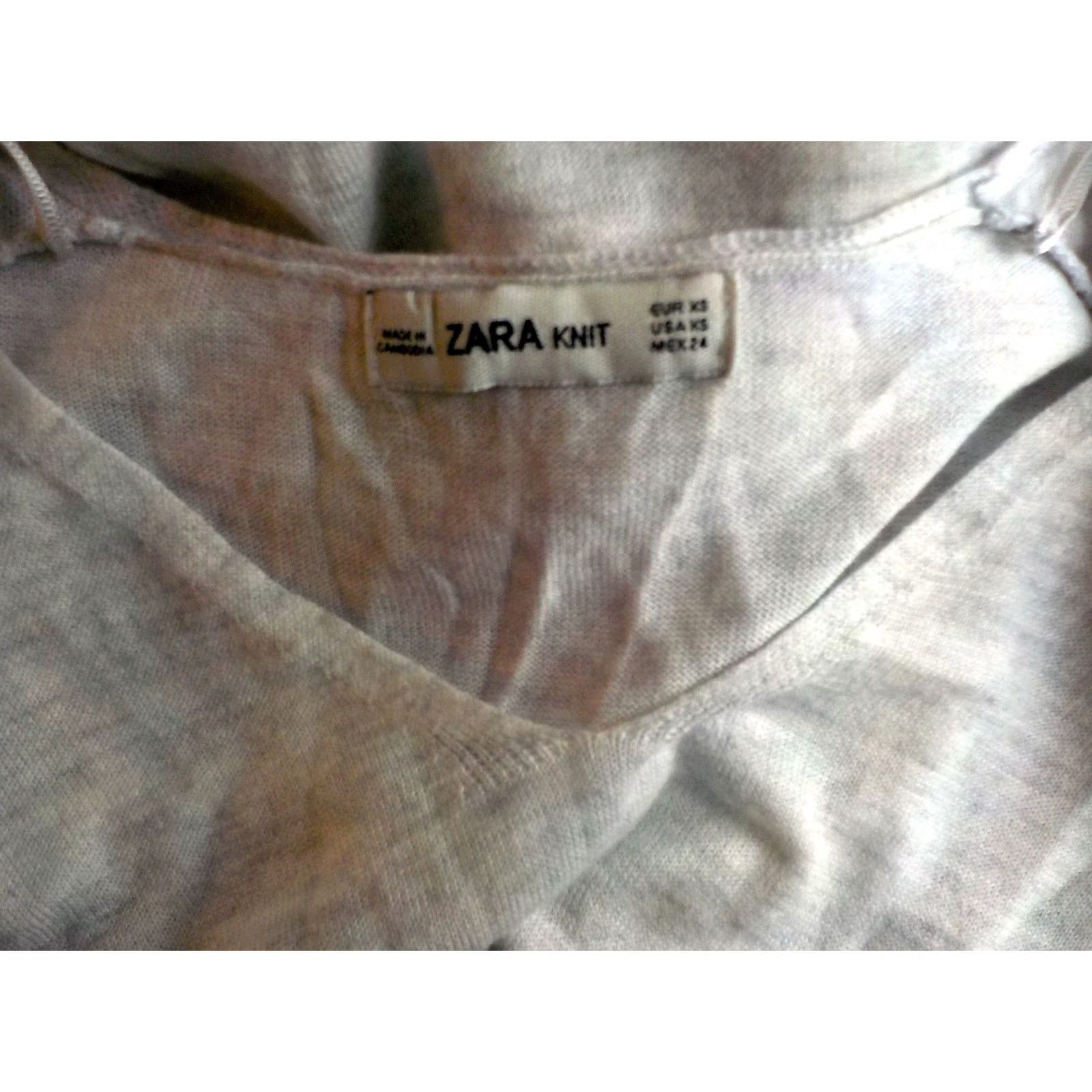 Zara VINTAGE ZARA KNIT V-Neck Lightweight Pullover Sweater Ivory Gray XS Womens Knit Pullover Long Sleeve Slit Cuffs 29 Length 26.5 Sleeve Great Condition Size XS / US 0-2 / IT 36-38 - 5 Thumbnail