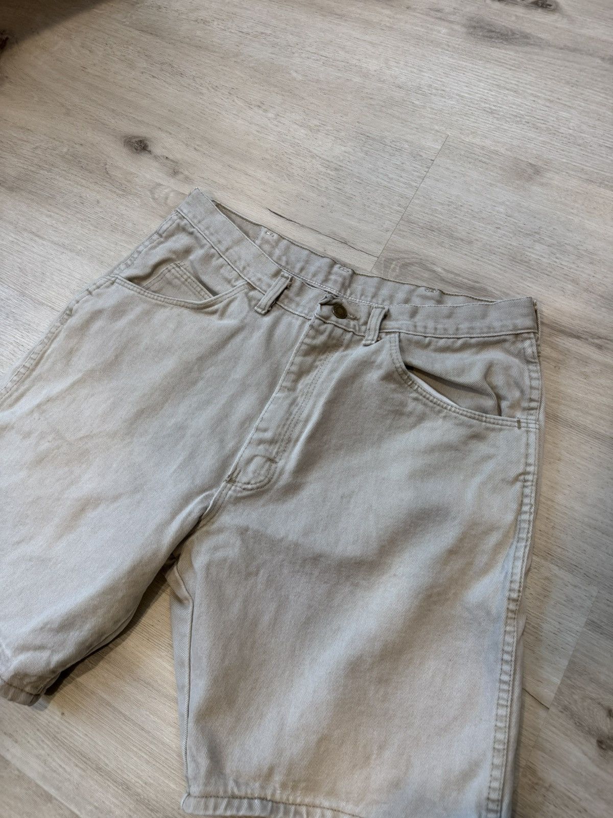Vintage Beige Wrangler shorts. Tagged 34 Size US 34 / EU 50 - 1 Thumbnail