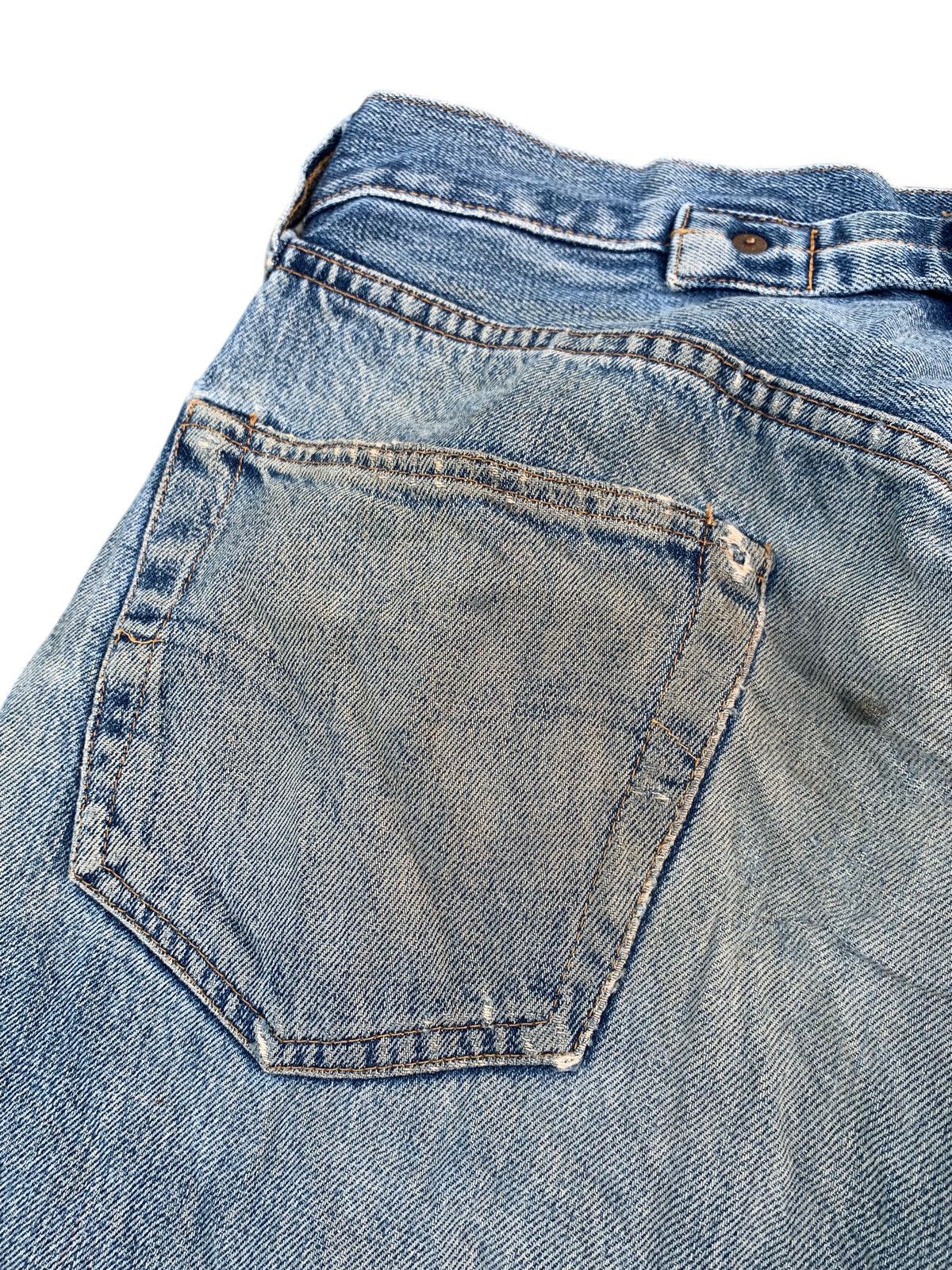Levi's VINTAGE LEVI’S BIG E SELVEDGE BUCKLE BACK DISTRESSED DENIM Size US 32 / EU 48 - 6 Thumbnail