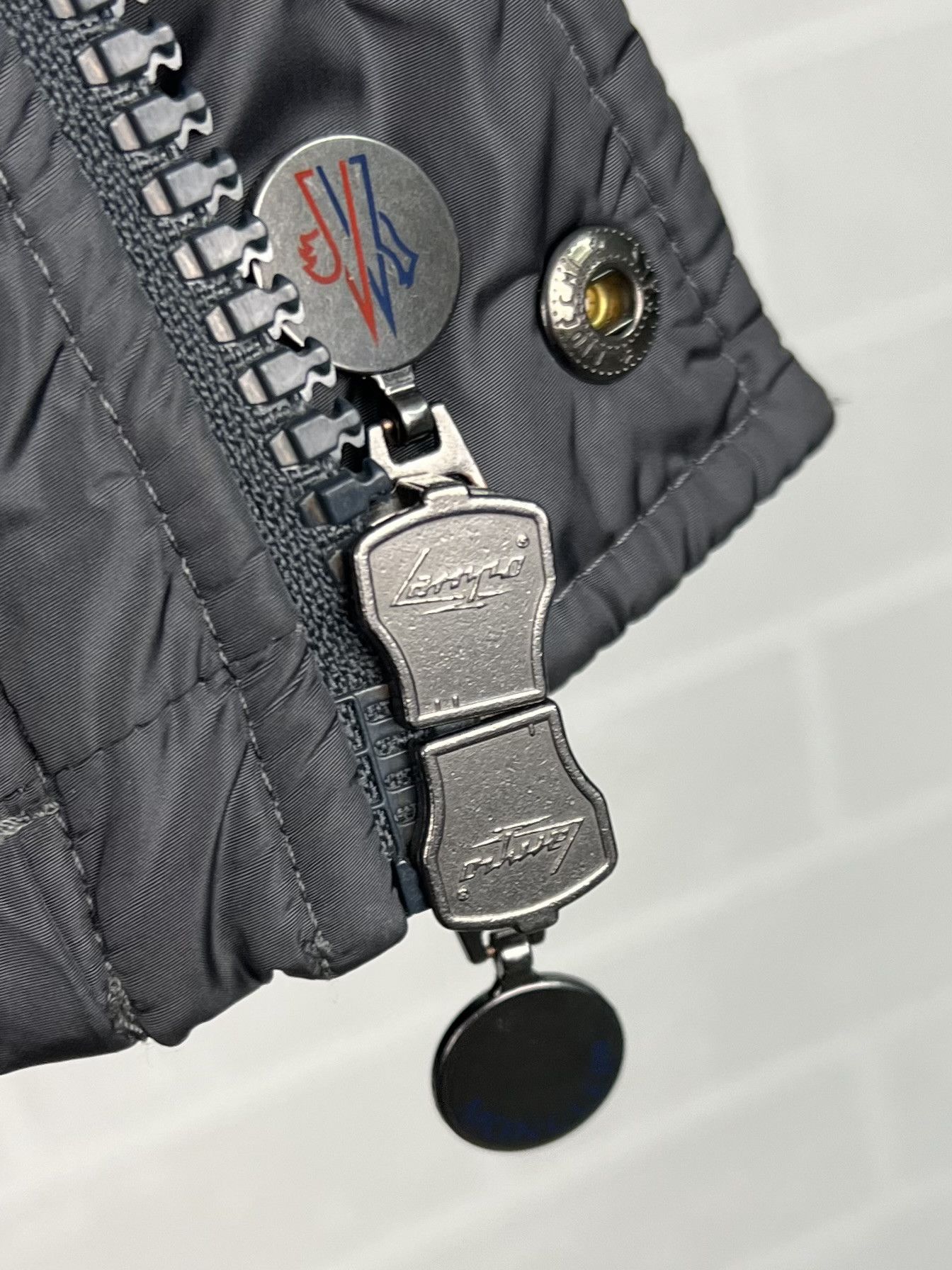 Moncler MONCLER Down Jacket Puffer AUSTIN GIUBBOTTO Patch Logo Gray Size US XL / EU 56 / 4 - 16 Thumbnail