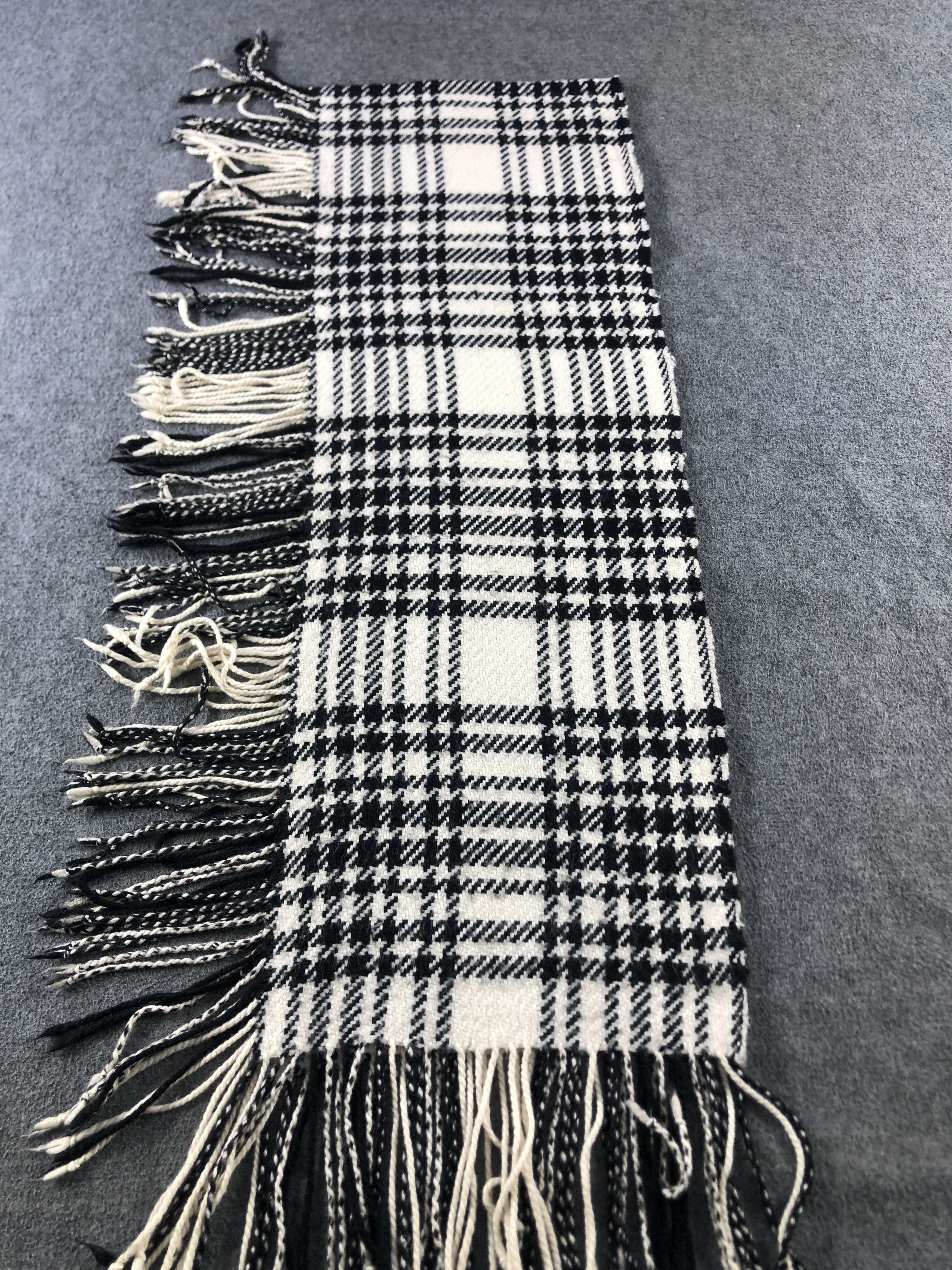 Banana Republic Banana Republic Houndstooth Scarf / Muffler / Neckwear P793 Size ONE SIZE - 4 Thumbnail