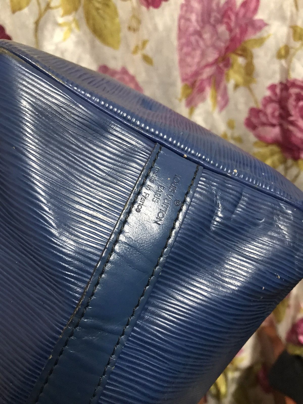 Louis Vuitton Authentic Louis Vuitton Epi Neo Size ONE SIZE - 4 Thumbnail