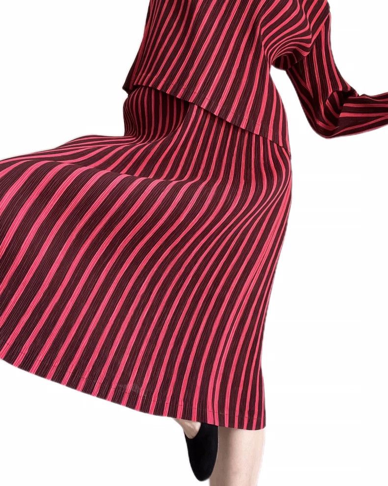 Issey Miyake Issey Miyake size:2 A red striped main line skirt Size 31" - 1 Thumbnail