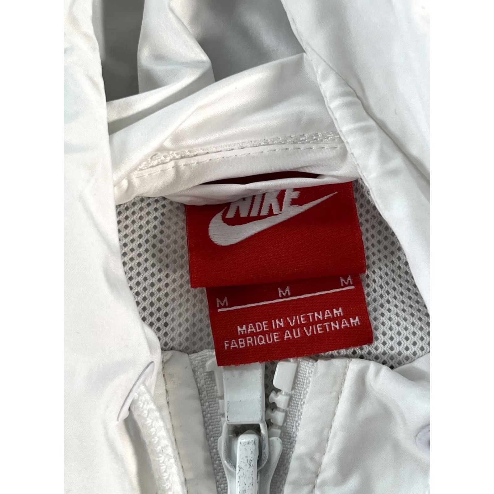 Nike Nike Windrunner Windbreaker Jacket Womens M Black Sportswear Activewear Windrunner 726138-101 Womens M Black Nike Windrunner Windbreaker Jacket Size M / US 6-8 / IT 42-44 - 4 Thumbnail