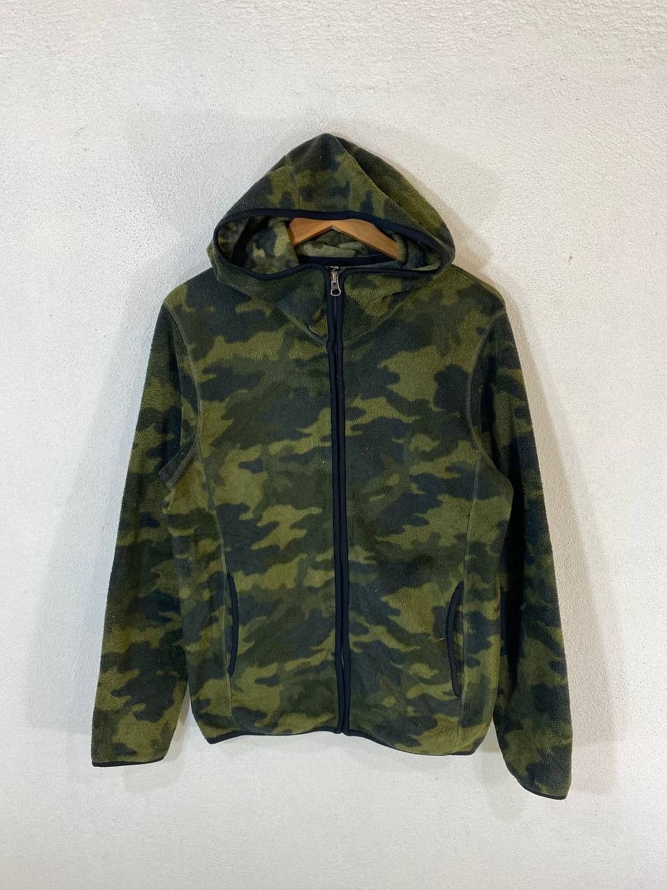 Japanese Brand uniqlo japanese brands camo fleece jacket nice design Size US M / EU 48-50 / 2 - 1 Thumbnail
