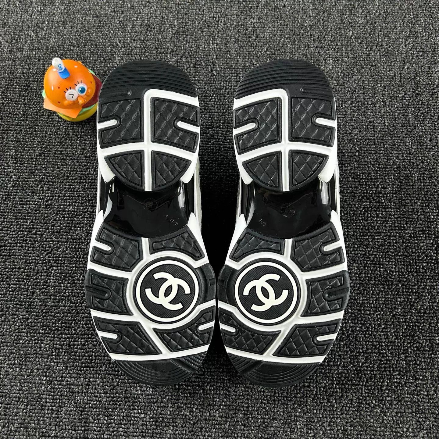 Chanel Chanel Tweed CC Logo Women's Size 35 Sneakers Size US 4.5 / IT 34.5 - 6 Thumbnail