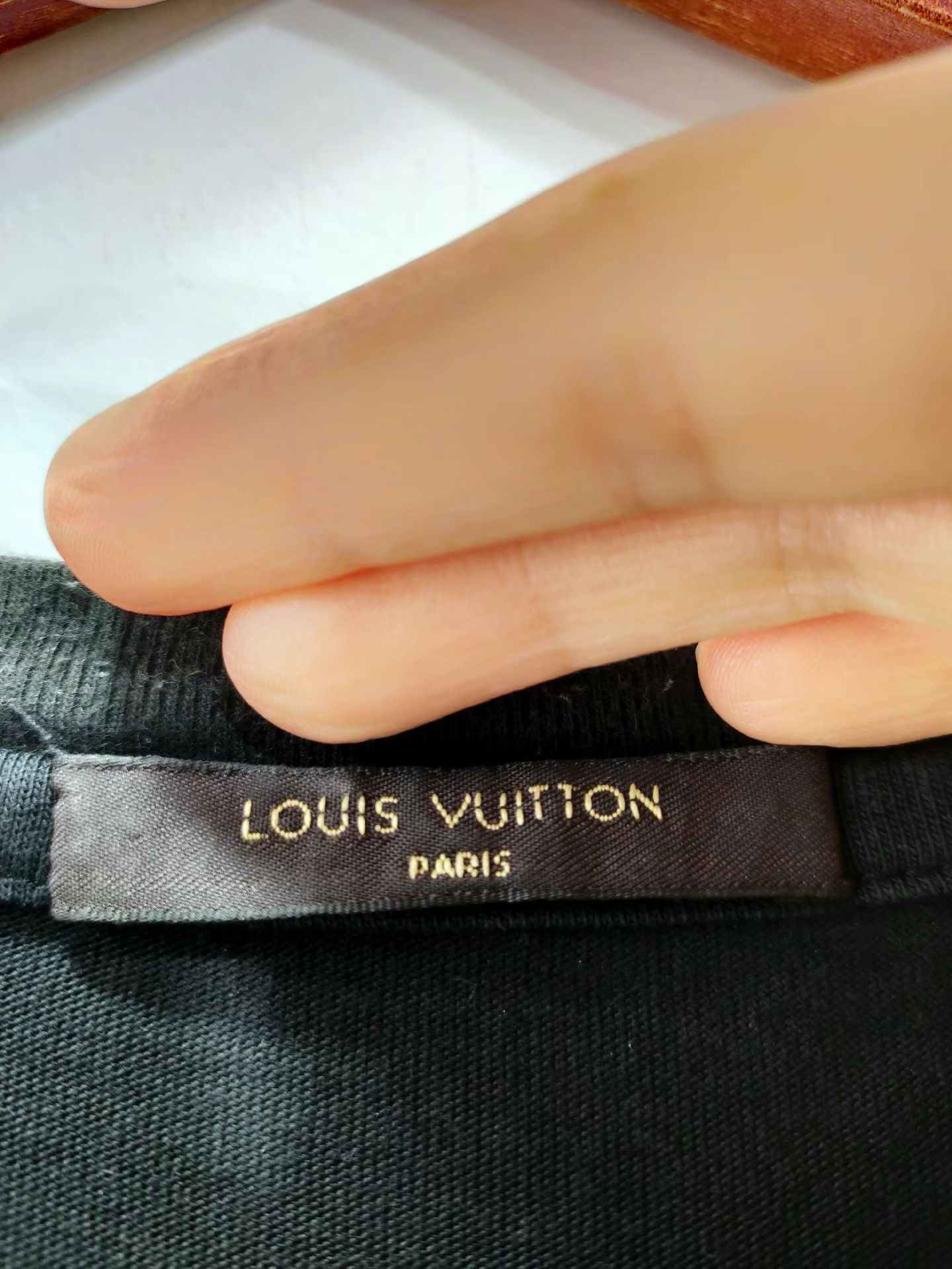 Louis Vuitton LV Men's Black Short Sleeve T-shirt K29 Size US M / EU 48-50 / 2 - 3 Thumbnail
