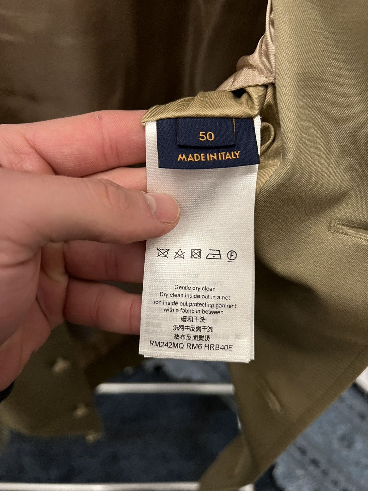 Louis Vuitton Louis Vuitton Beige Embroidered Logo Bomber Jacket Size US M / EU 48-50 / 2 - 6 Thumbnail