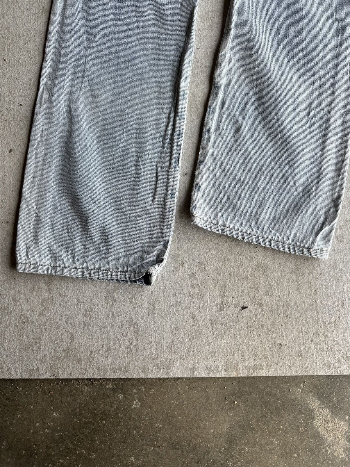 Levi's ✨SEND OFFERS✨ LEVI’S Jeans Light Wash Distressed Denim Pants Size US 30 / EU 46 - 15 Thumbnail