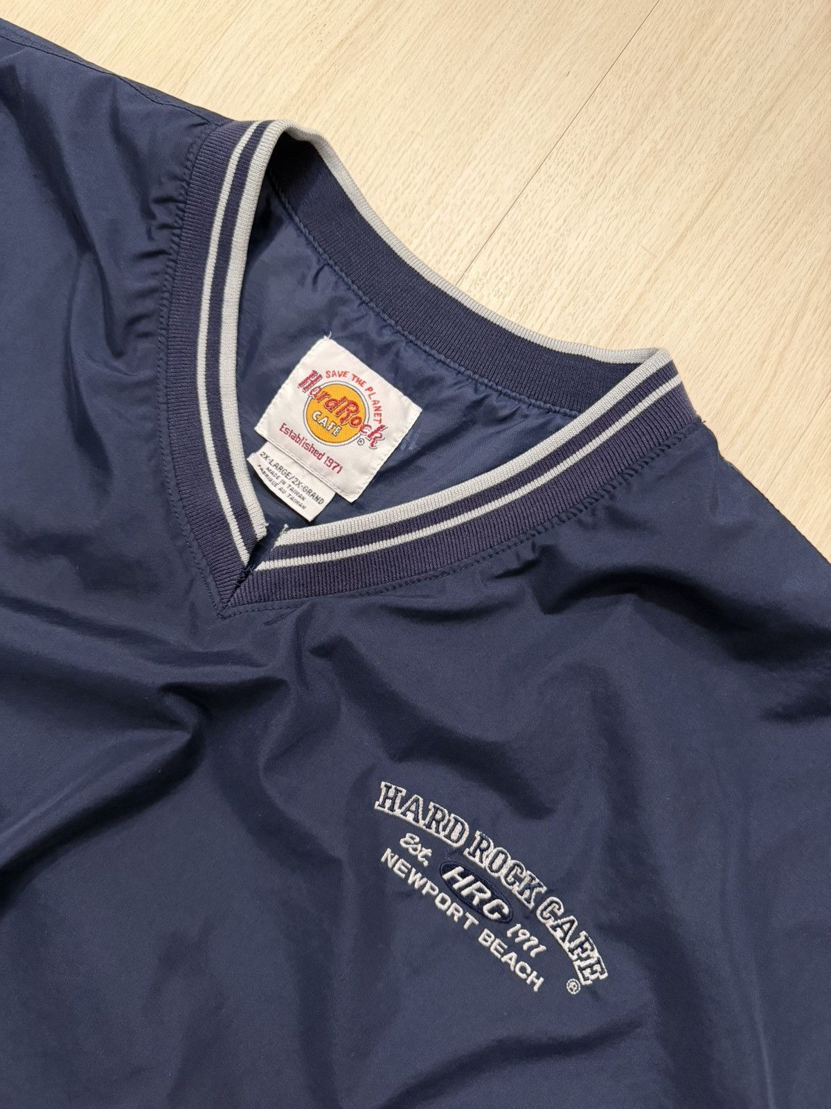 Hard Rock Cafe Vintage Hard Rock Care Pullover Windbreaker Sweater Size US XXL / EU 58 / 5 - 4 Thumbnail