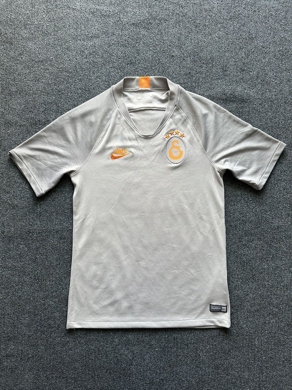 Nike 2019 Nike Turkey Galatasaray training soccer jersey Size US S / EU 44-46 / 1 - 9 Thumbnail