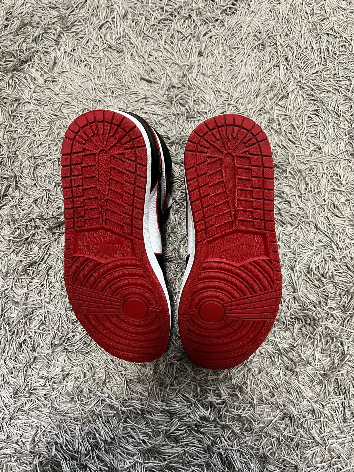Nike Jordan 1 retro high Bloodline Size US 9 / EU 42 - 5 Thumbnail