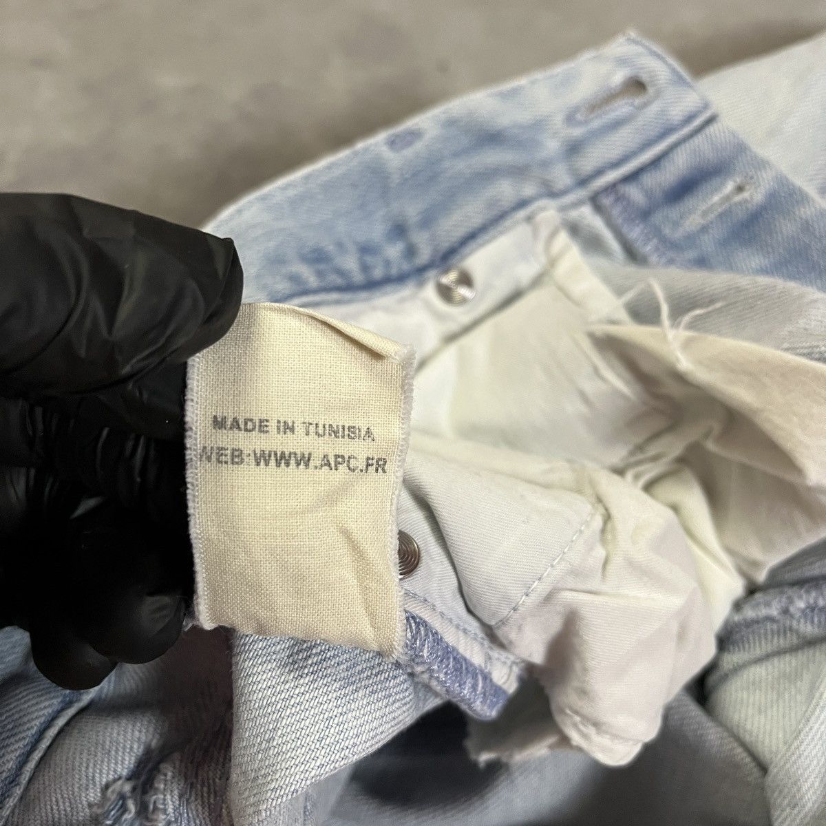 A.P.C. 2000s A.P.C. Petit New Standard Light Wash Jeans Button Fly Size US 29 - 7 Thumbnail