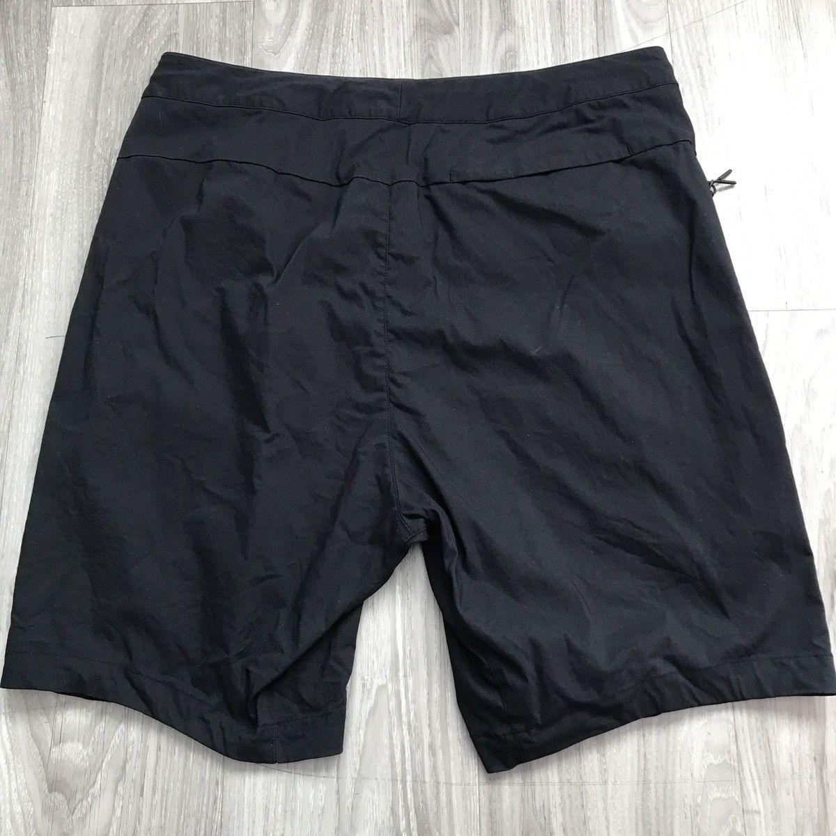 Nike Nike Athletic Shorts Logo Zip Pocket Mens 34 Size US 34 / EU 50 - 5 Thumbnail