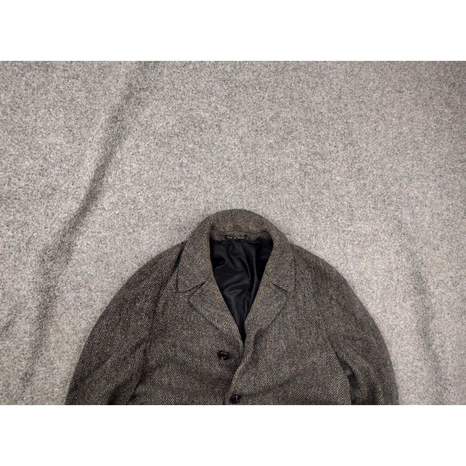 Harris Tweed VINTAGE Harris Tweed England Overcoat Gray Scottish Wool herringbone Coat Jacket 80s Men L Winter Fall Wool Tweed Long 103 cm 70 cm 58 cm Size US L / EU 52-54 / 3 - 2 Thumbnail