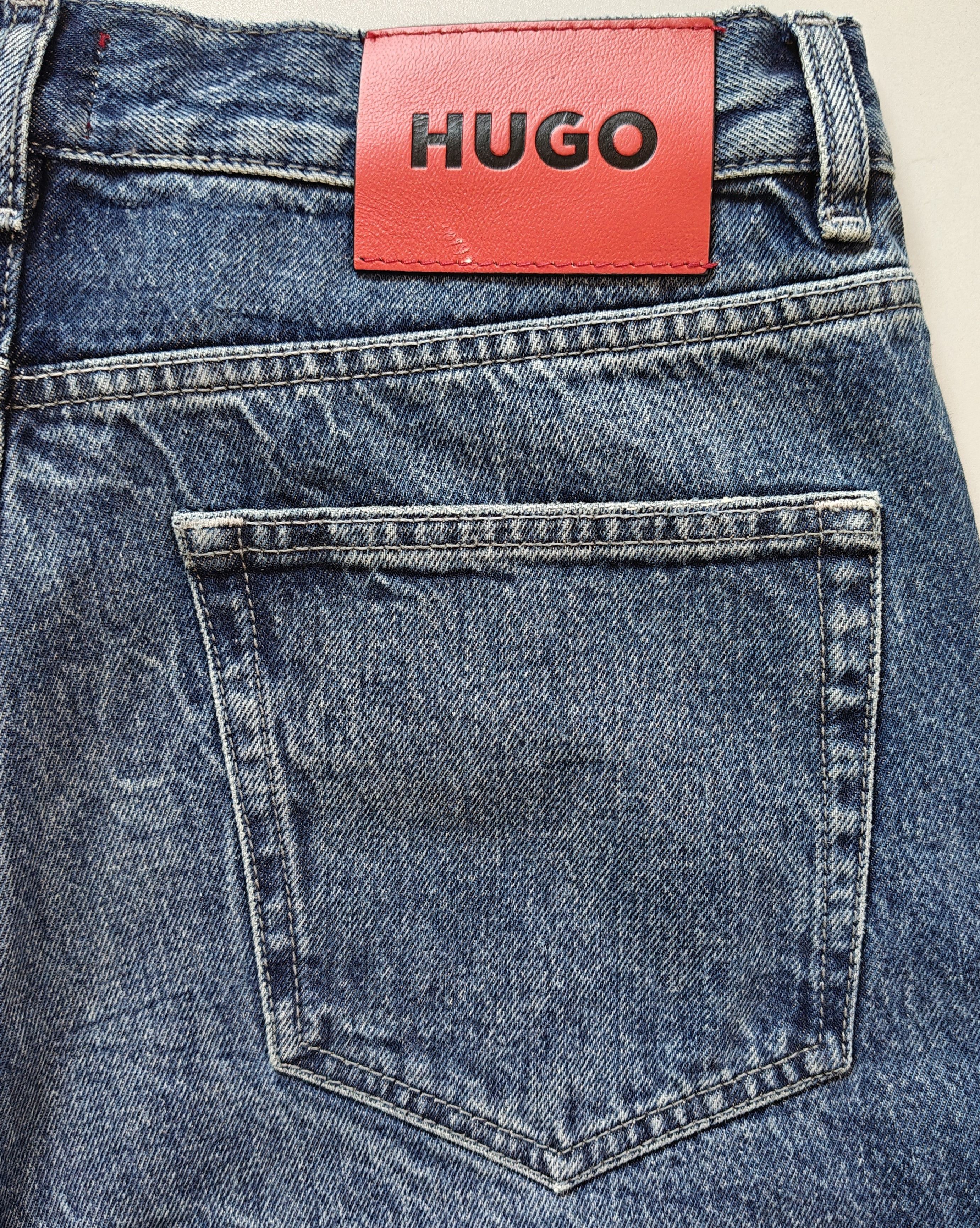 Hugo HUGO Relaxed Tapered Fit men's Jeans Free Shipping T/6078 Size US 31 - 6 Thumbnail