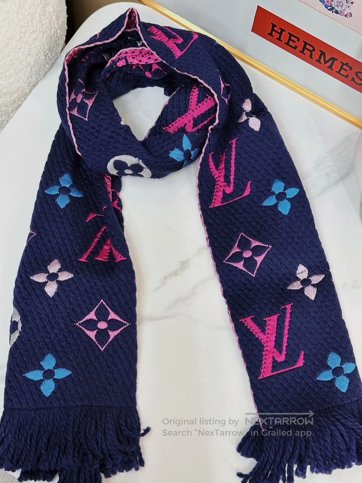 Louis Vuitton LV Logo Print Fringe Scarf. Size ONE SIZE - 4 Thumbnail