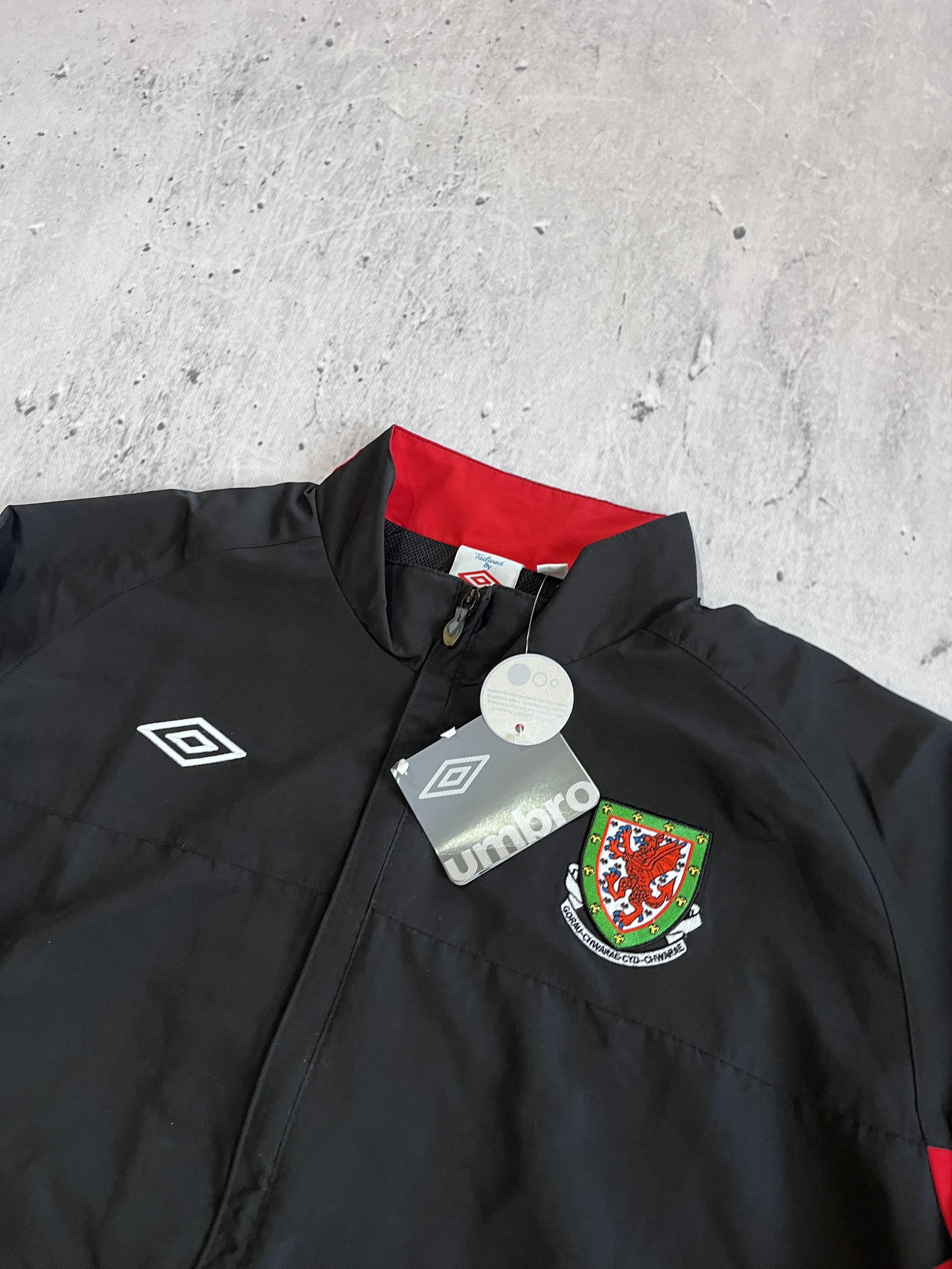 Umbro UMBRO WALES FOOTBALL SOCCER TRACK JACKET Size US XXL / EU 58 / 5 - 3 Thumbnail