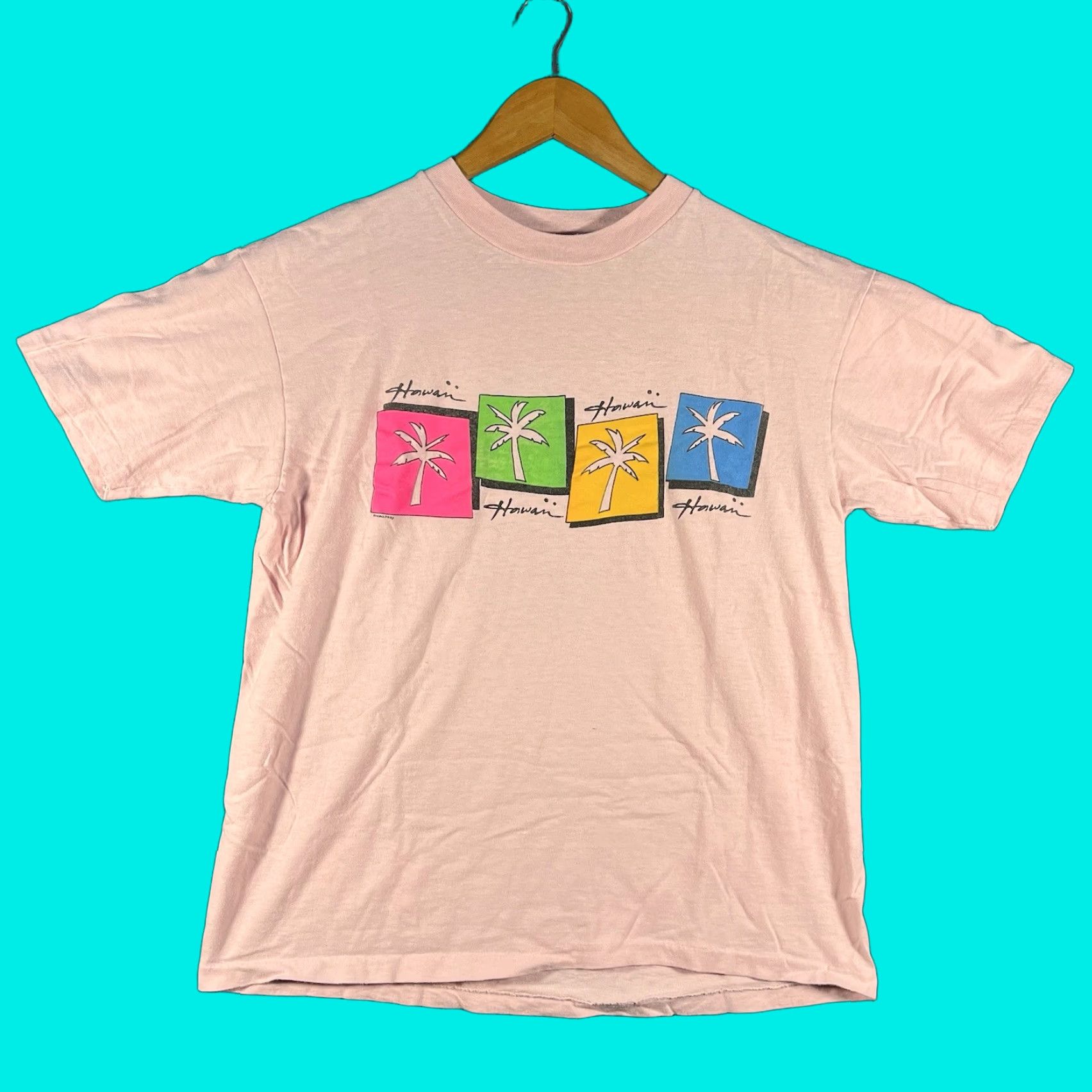Hanes VINTAGE Hanes T-Shirt Hawaiian Tropical Floral 80s 90s Beach Rainbow Pink Large Adult Unisex Crew Neck Short Sleeve USA Mens Womens Size US L / EU 52-54 / 3 - 1 Thumbnail