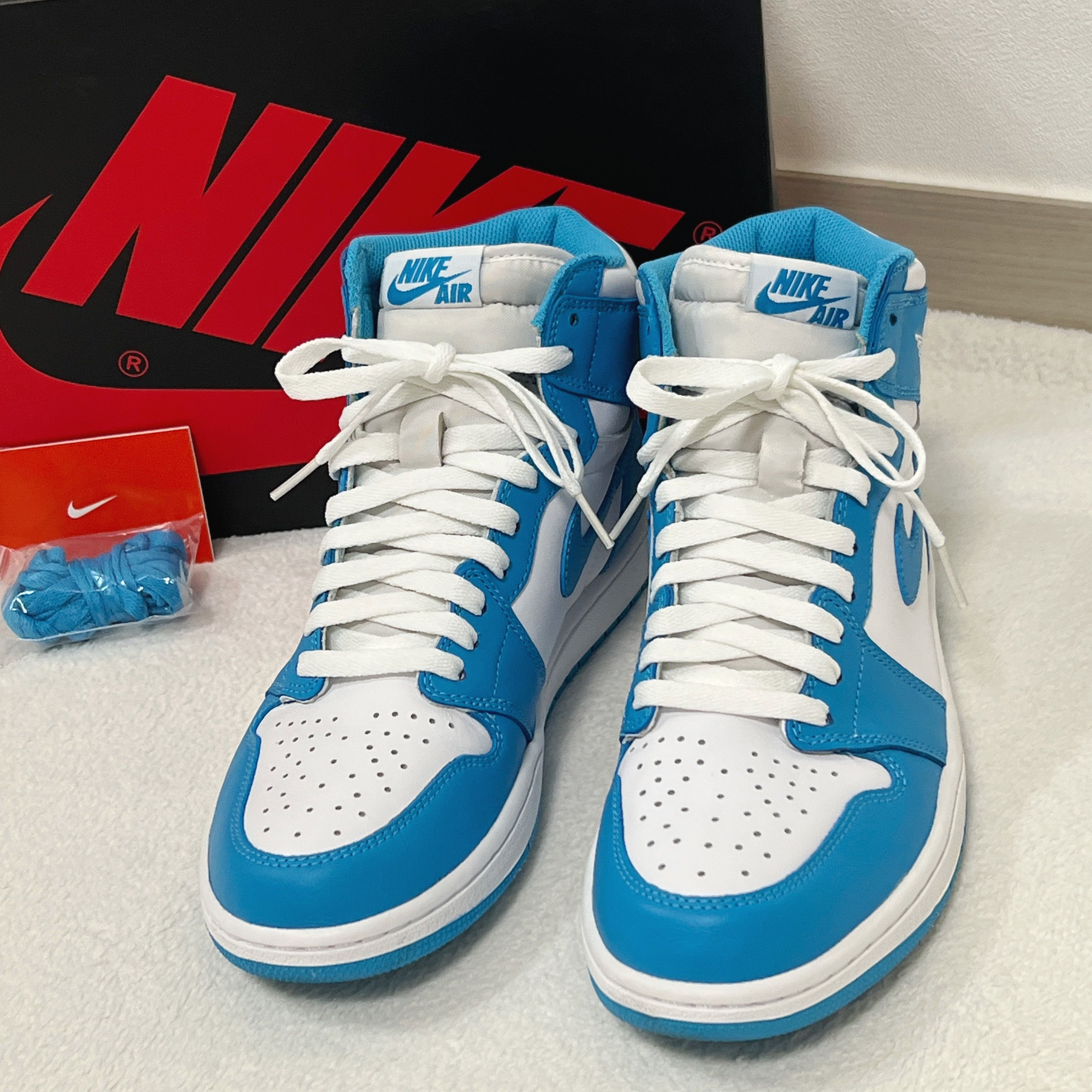 Nike Nike Air Jordan1 Retro High OG UNC (555088-117) Size US 9.5 / EU 42-43 - 3 Thumbnail