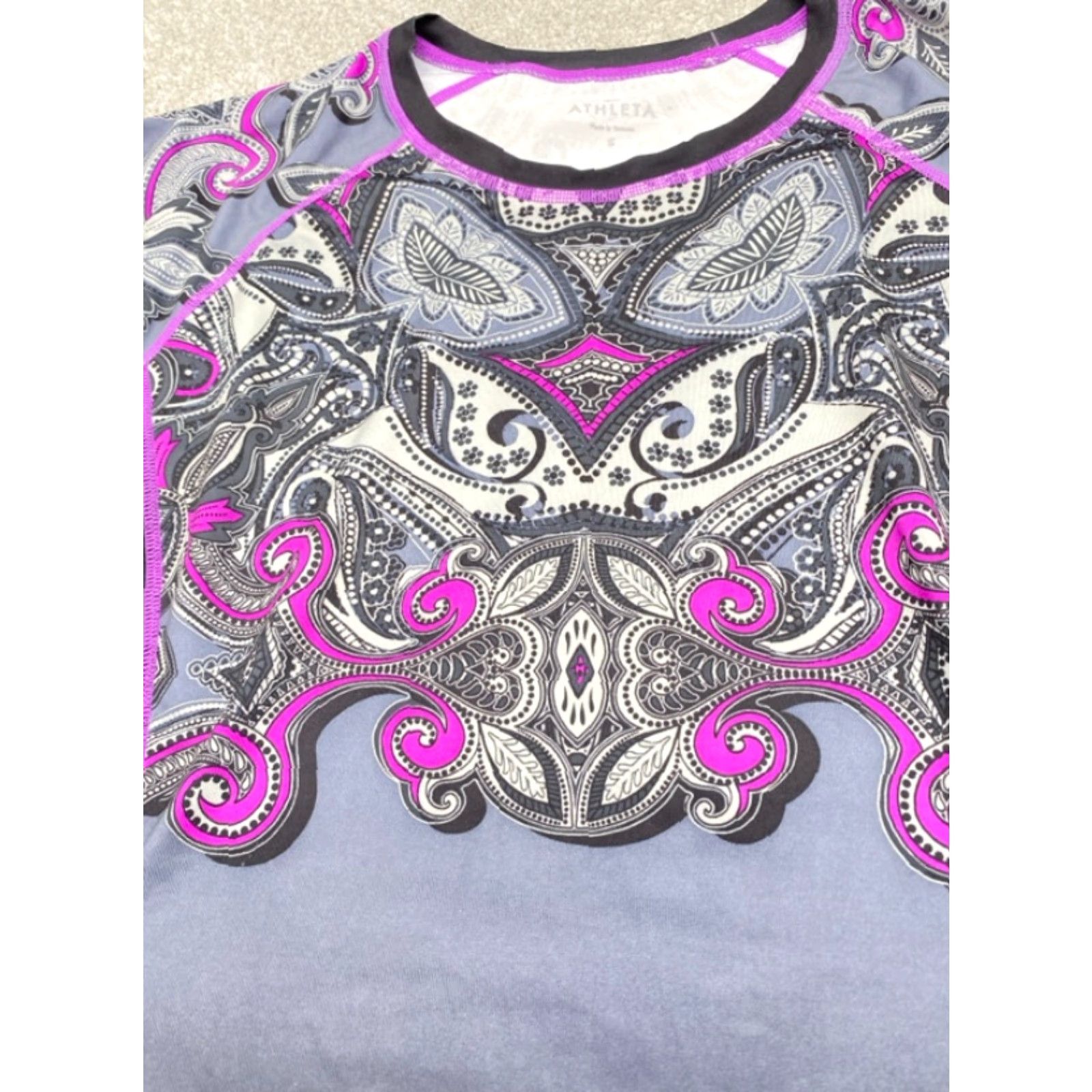 Athleta ATHLETA Runaway Wicking Run Performance #919126 Purple Paisley Thumbholes Small Size ONE SIZE - 4 Thumbnail