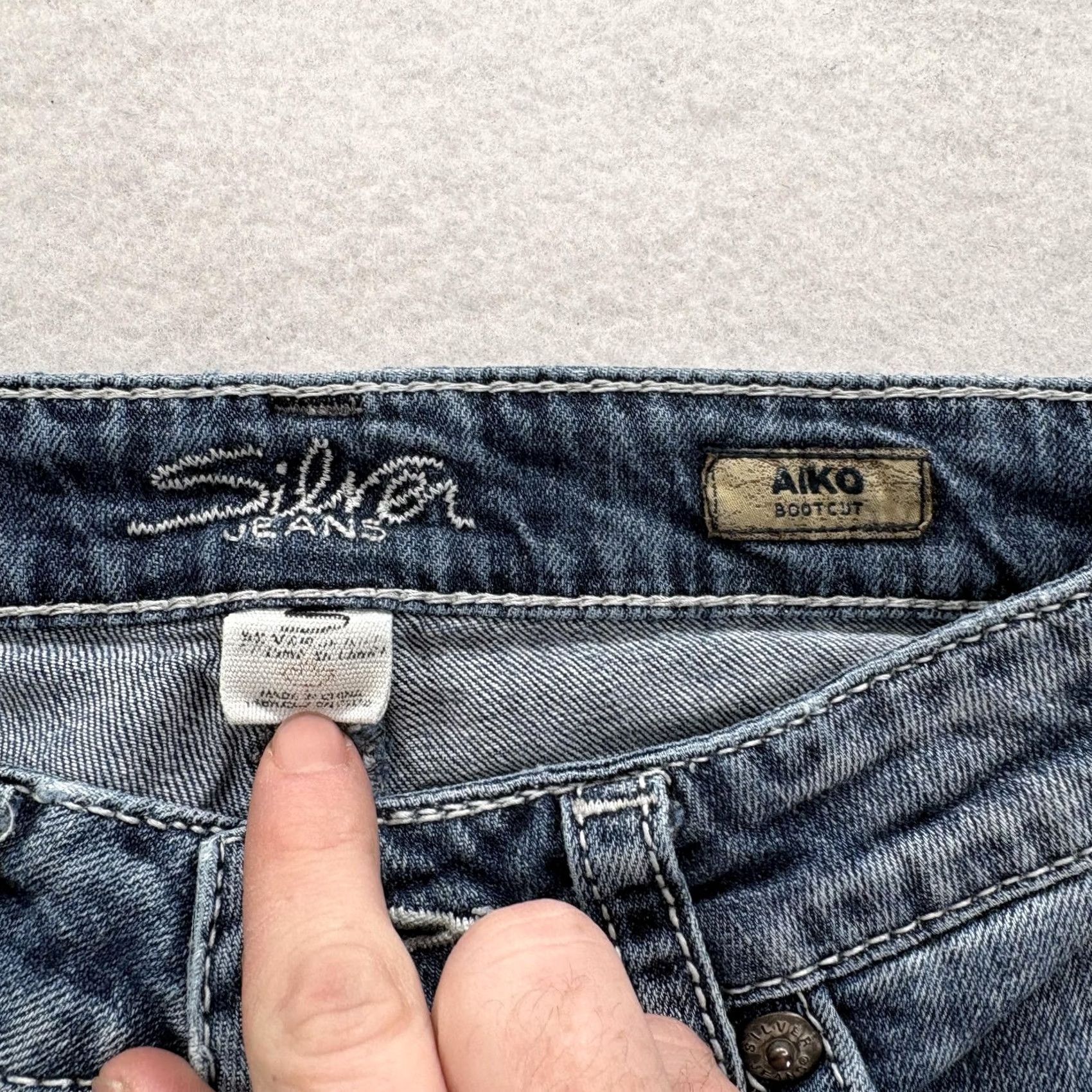 Silver Jeans Co. Silver Jeans Aiko Bootcut Womens 27x31 Jeans Blue Low Rise Stretch Denim Y2K Grunge Baggy? Size 27" / US 4 / IT 40 - 5 Thumbnail