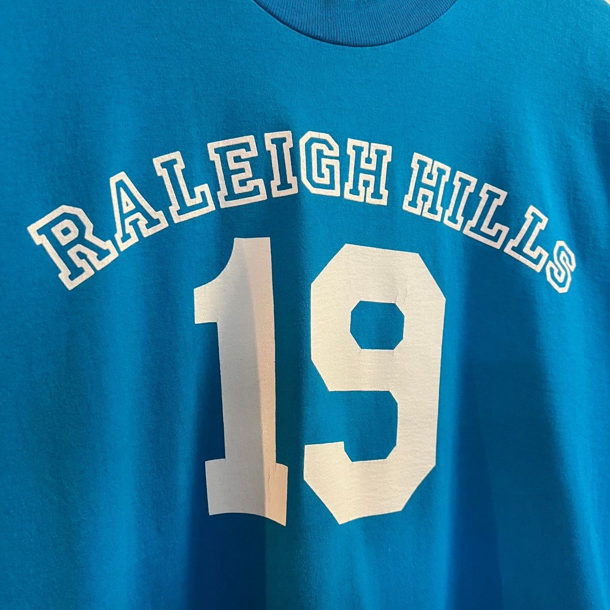 Hanes × Vintage Vintage 90's Raleigh Hills Sports T-Shirt #19 - Large - USA Size US L / EU 52-54 / 3 - 4 Thumbnail