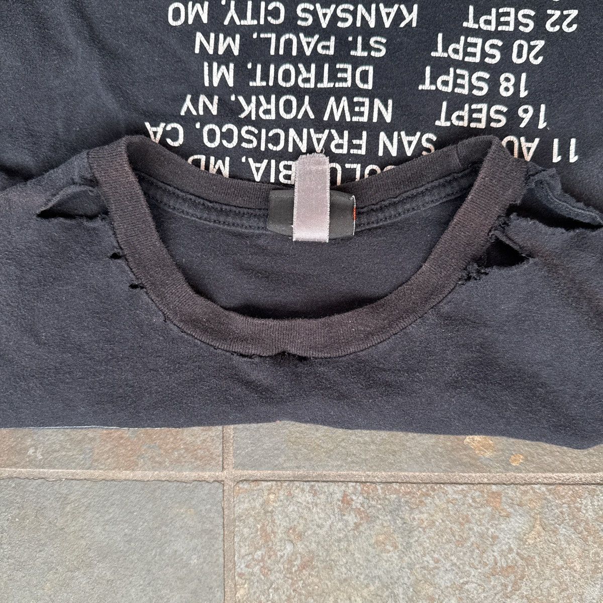 Vintage Gorillaz tour tee Size US S / EU 44-46 / 1 - 3 Thumbnail