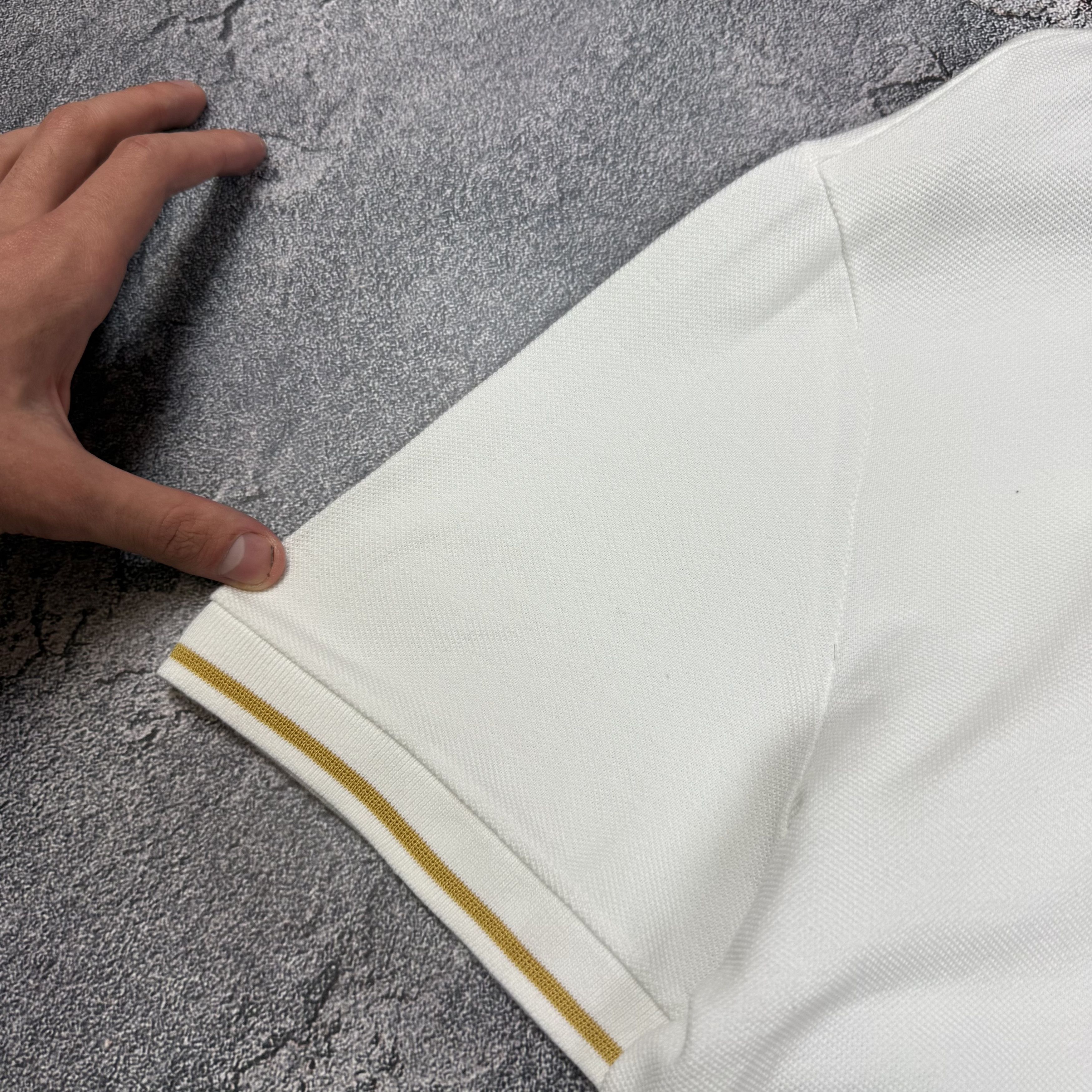 Versace Versace Gold White Chain Polo Size L Made In Italy Size US L / EU 52-54 / 3 - 6 Thumbnail