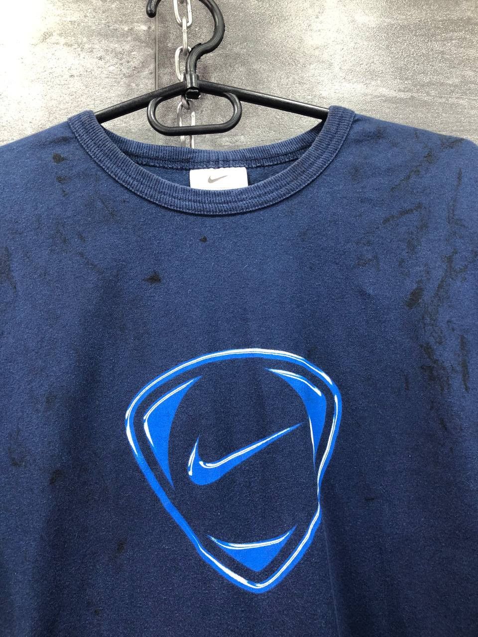 Vintage Vintage Nike Mens TShirt Centr Logo Embroidered Faded swoosh Size US L / EU 52-54 / 3 - 5 Thumbnail