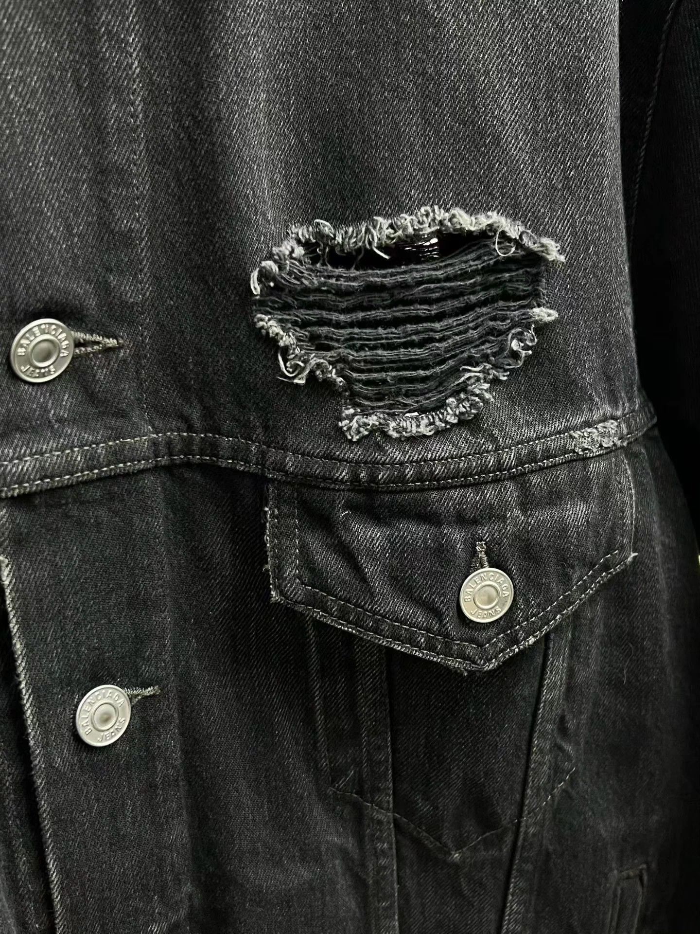 Balenciaga Balenciaga black embroidered distressed denim jacket M Size US M / EU 48-50 / 2 - 6 Thumbnail
