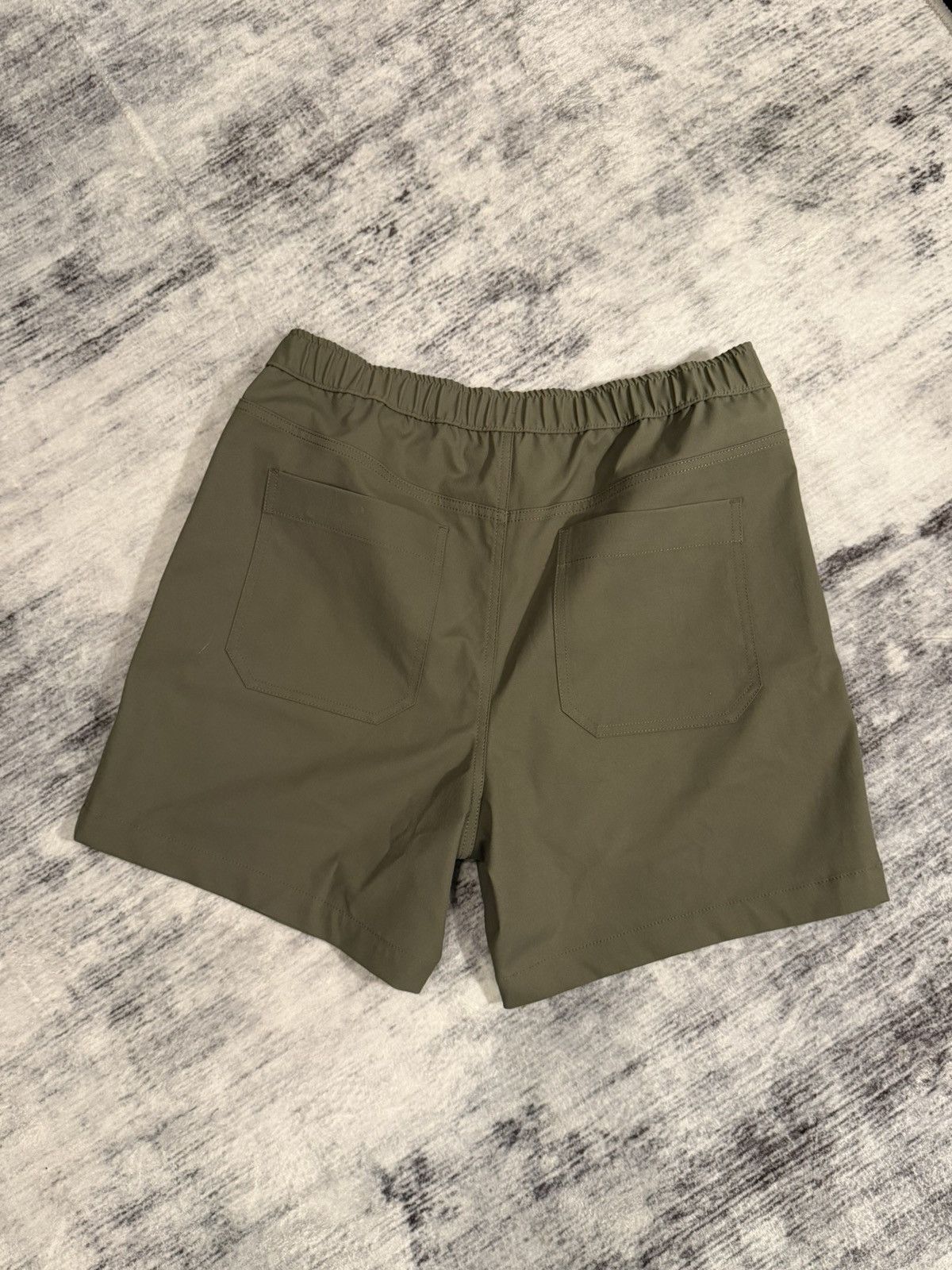 Banana Republic Banana Republic Green Athletic Shorts Size US 32 / EU 48 - 2 Thumbnail