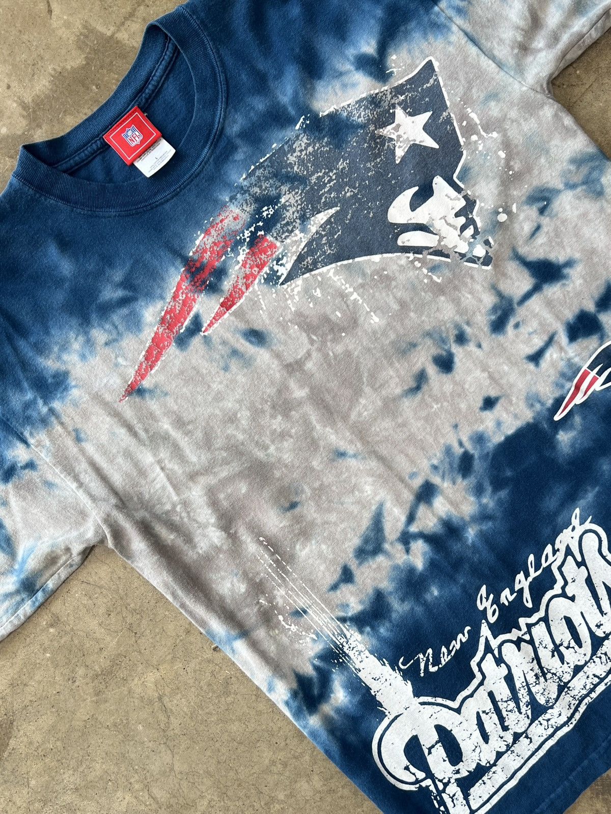 NFL × Vintage Vintage NFL New England Patriots Tie Dye Football Tee Large Size US L / EU 52-54 / 3 - 1 Thumbnail
