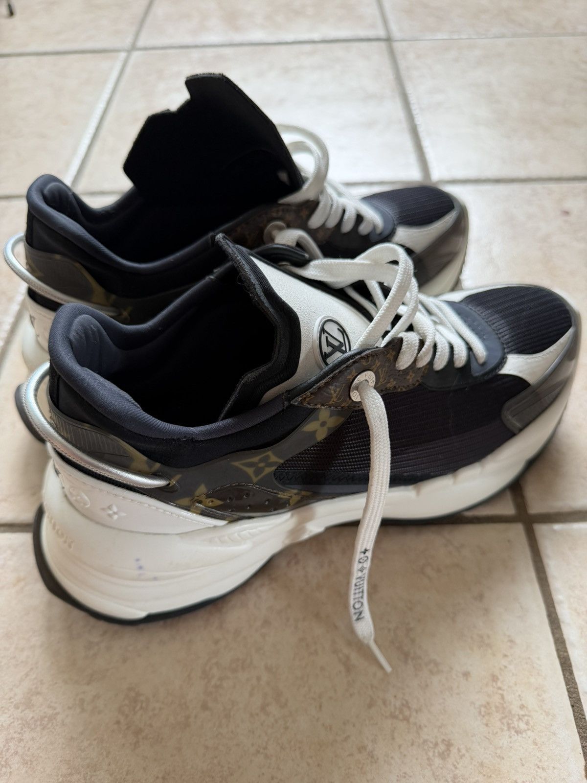 Louis Vuitton Louis Vuitton Run 55 sneakers Size US 8.5 / IT 38.5 - 7 Thumbnail