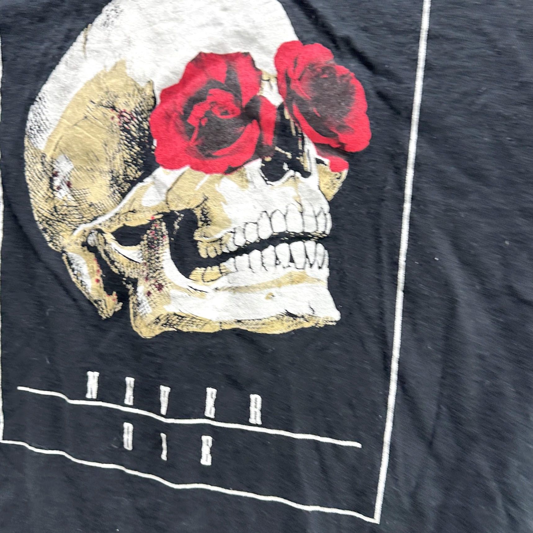Vintage Legends Never Die Skull Roses Shirt Mens XL Black Graphic Gothic Tee Streetwear Size US XL / EU 56 / 4 - 6 Thumbnail
