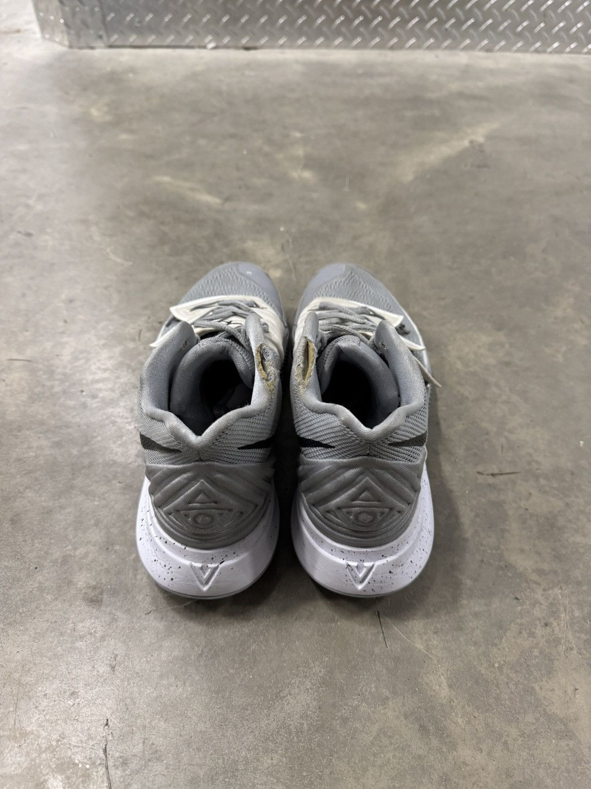 Nike Nike Kyrie 5 TB Wolf Grey Size 10 Size US 10 / EU 43 - 5 Thumbnail