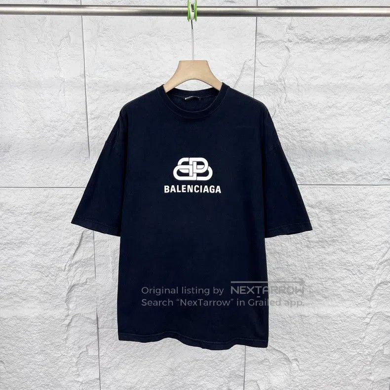 Balenciaga Balenciaga Black Lock扣Logo Chest Printed Short Sleeve T-Sh Size US S / EU 44-46 / 1 - 1 Thumbnail