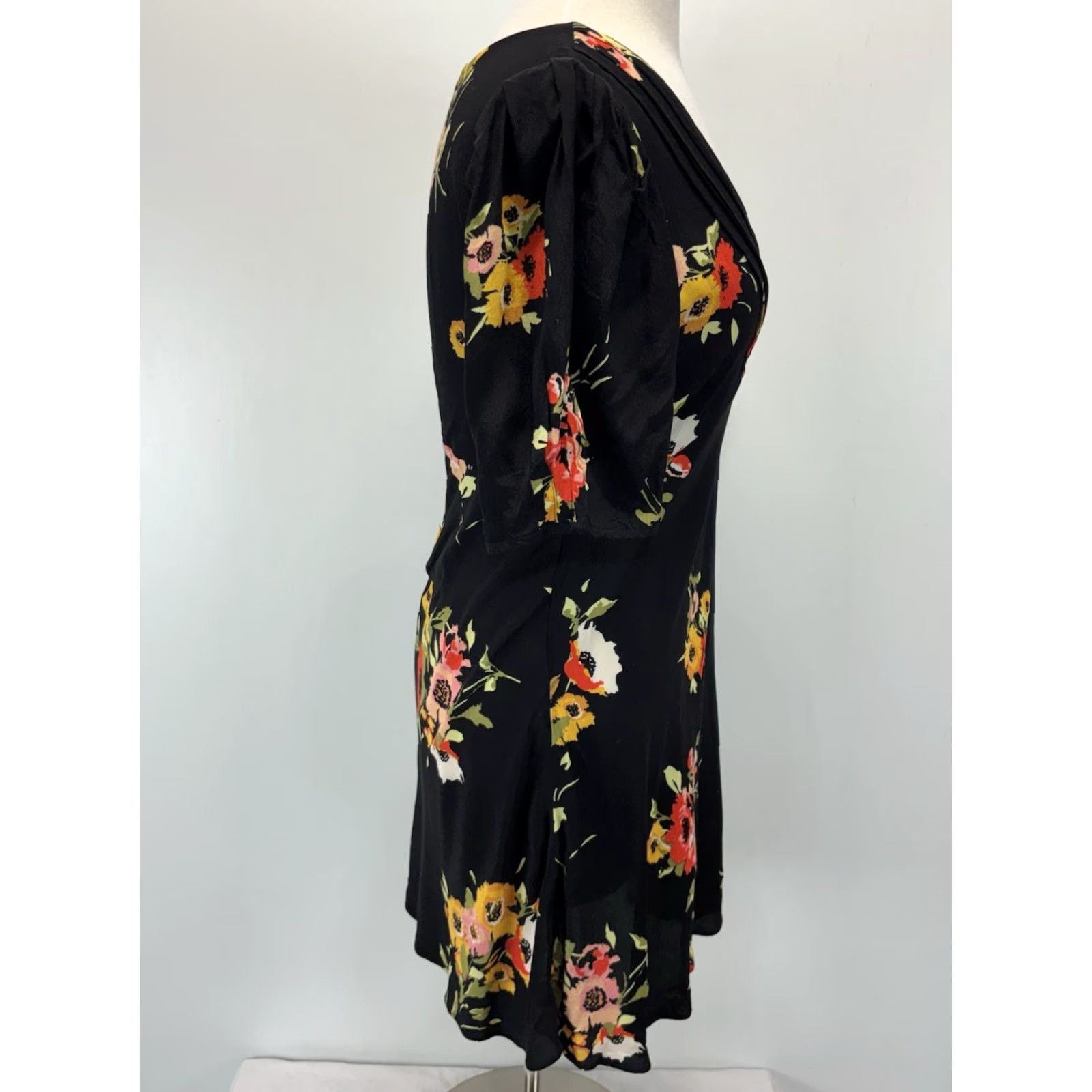 Free People Free People Mini Dress Women’s Size 8 Black Floral V-Neck Short Sleeve Cottage Party Size M / US 6-8 / IT 42-44 - 4 Thumbnail