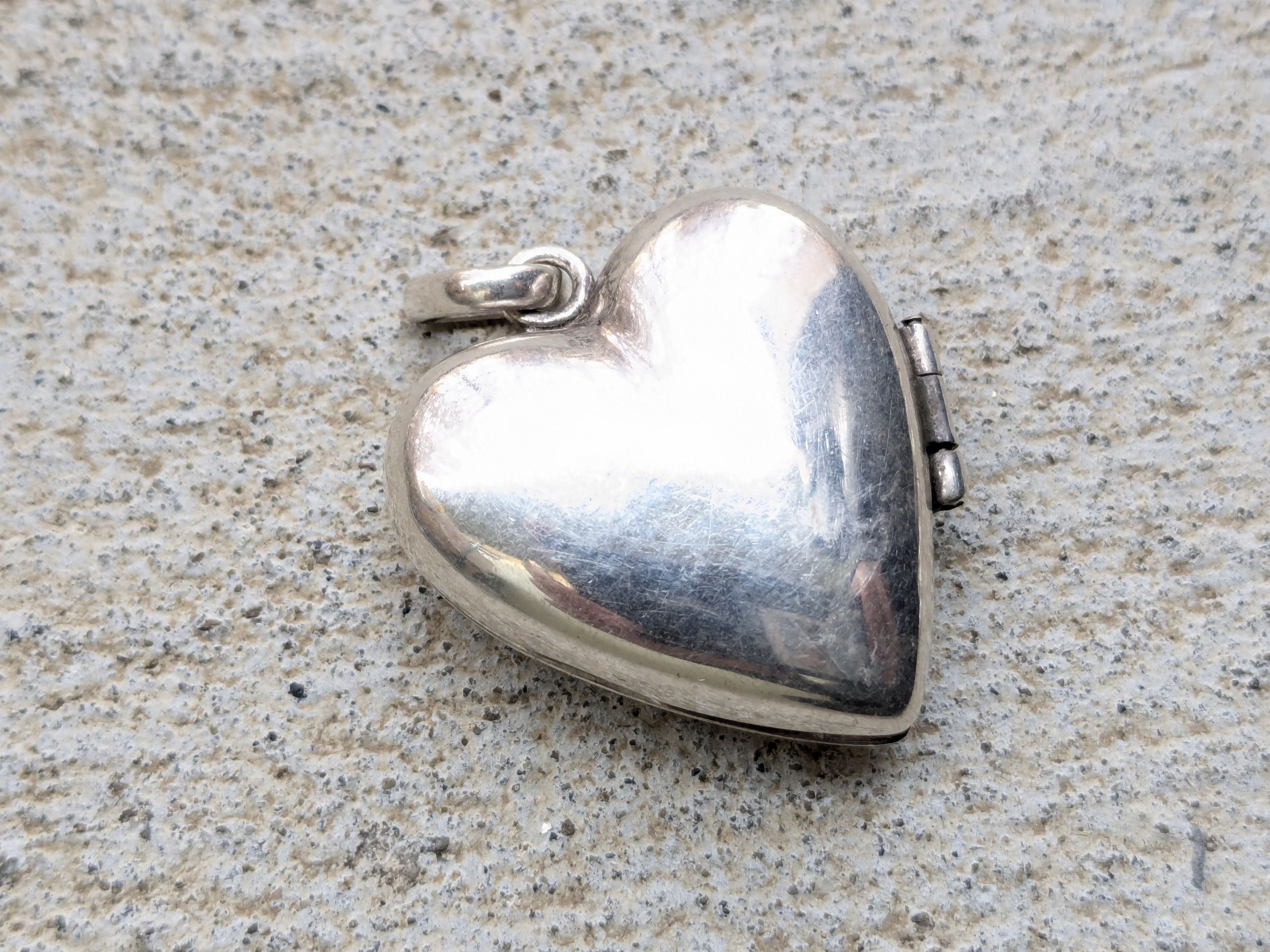 Jewelry Vintage Sterling Silver Heart Pendant Locket Picture Size ONE SIZE - 6 Thumbnail