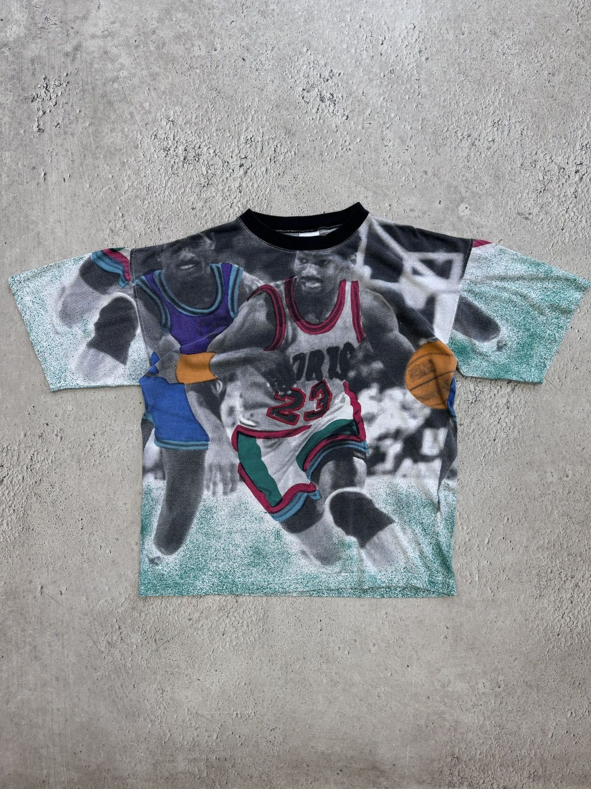 NBA × Vintage Vintage 90s Michael Jordan all over print graphic tshirt Size US M / EU 48-50 / 2 - 1 Thumbnail