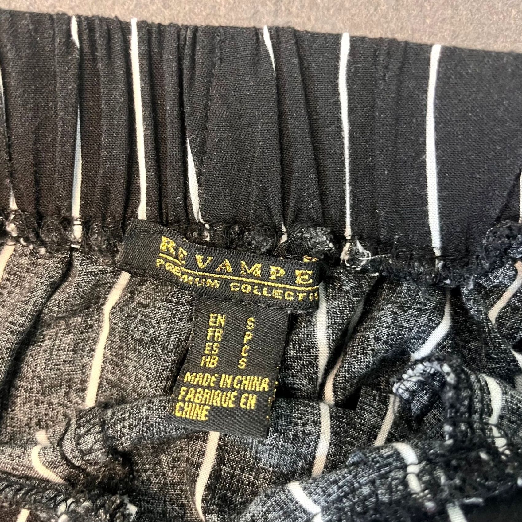 Vintage REVAMPED Premium Collections Womens Black Shorts Striped Tie Waist Boho Beach Casual Summer Spring Fall S Size 28" / US 6 / IT 42 - 2 Thumbnail