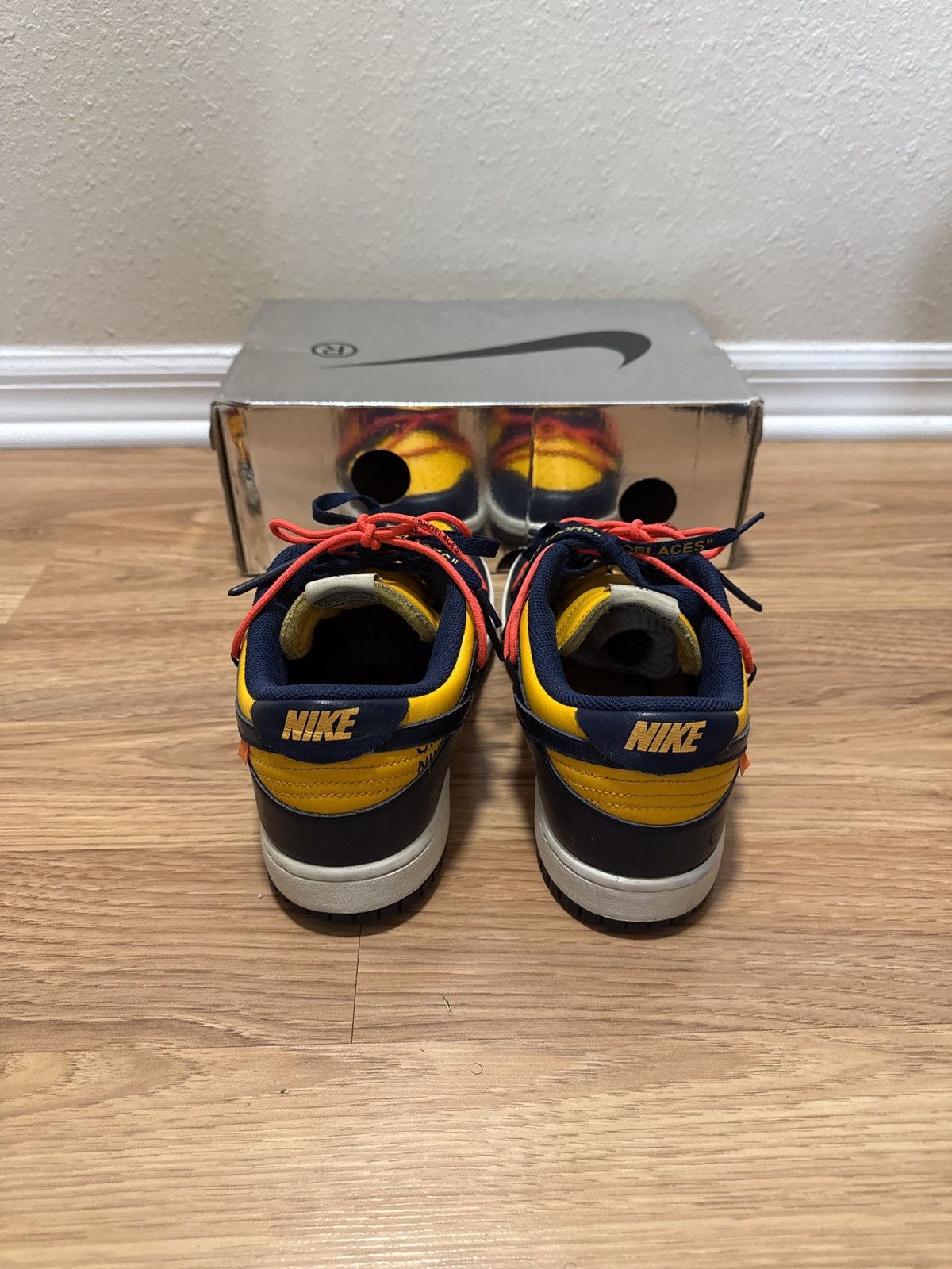 Nike × Off-White 2019 Off-White x Nike Dunk Low 'University Gold' Size US 9.5 / EU 42-43 - 4 Thumbnail