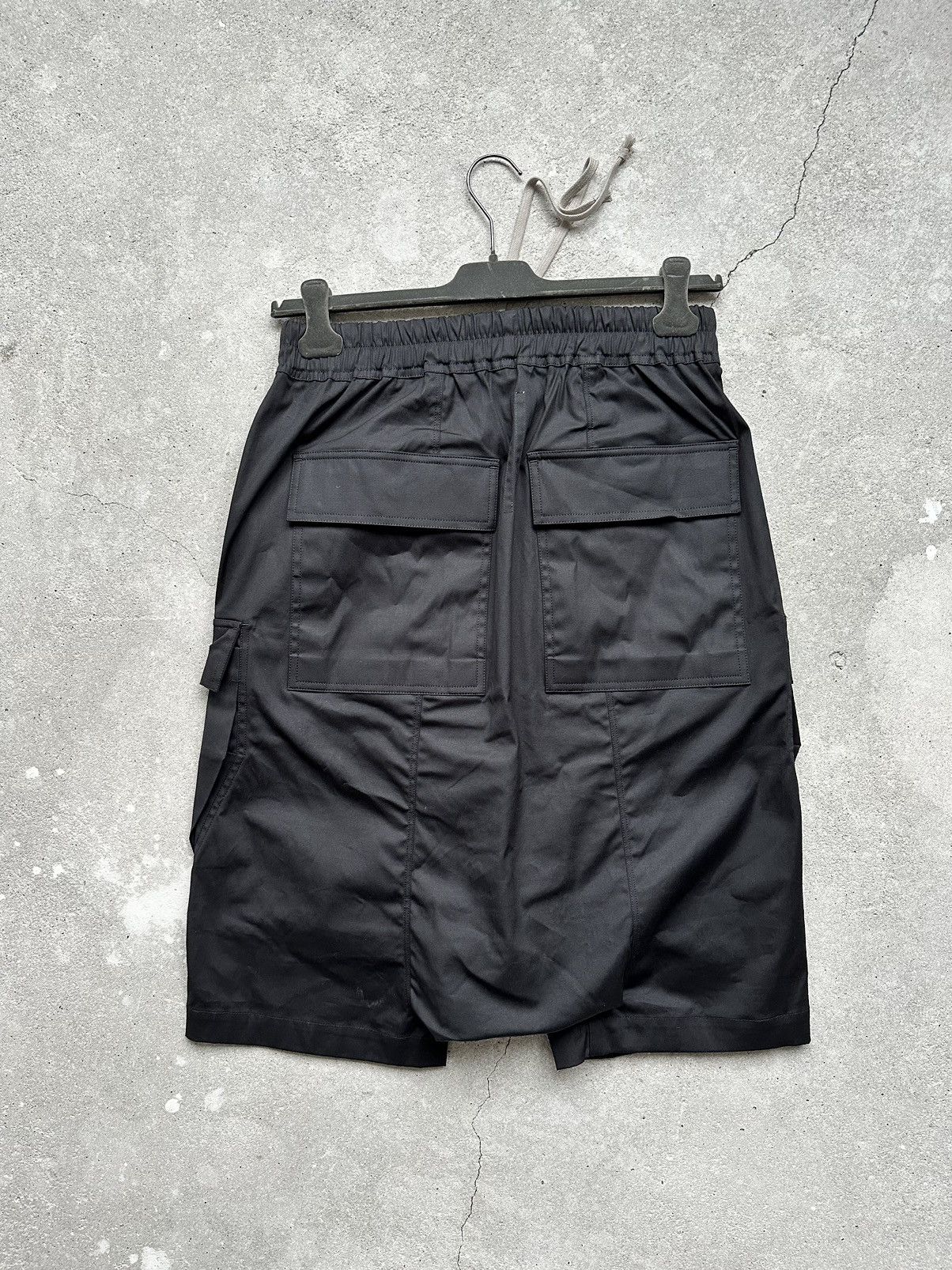 Rick Owens RARE SIZE RICK OWENS CARGO SHORTS Size US 28 / EU 44 - 14 Thumbnail