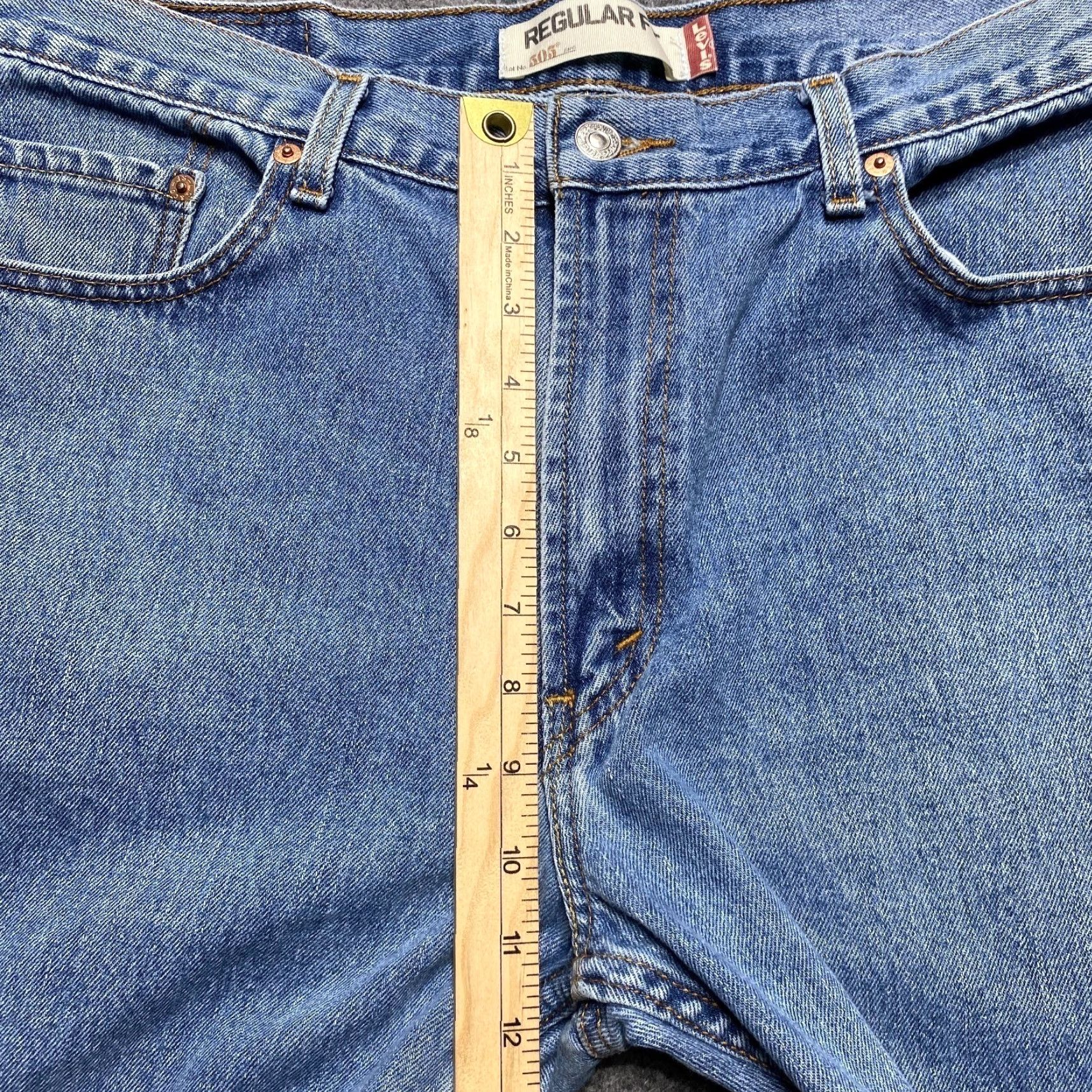 Levi's Levi's 505 Denim Shorts Mens 36 Blue Regular Fit Cutoff Raw Hem Medium Wash Bermuda 90s Grunge Casual Womens? No, Mens Size US 36 / EU 52 - 3 Thumbnail