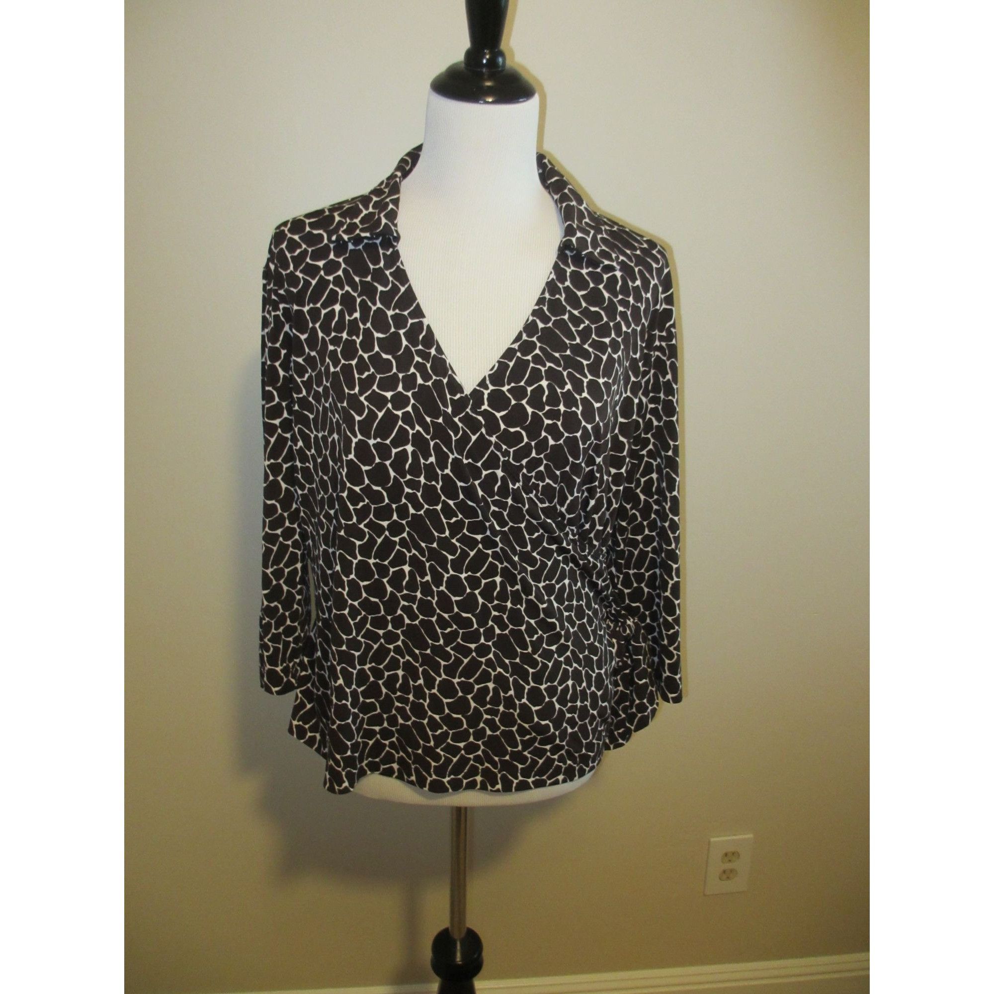 Chicos Chicos Black & White Animal Print Wrap Top Blouse Size 2 Pol Size XS / US 0-2 / IT 36-38 - 1 Thumbnail