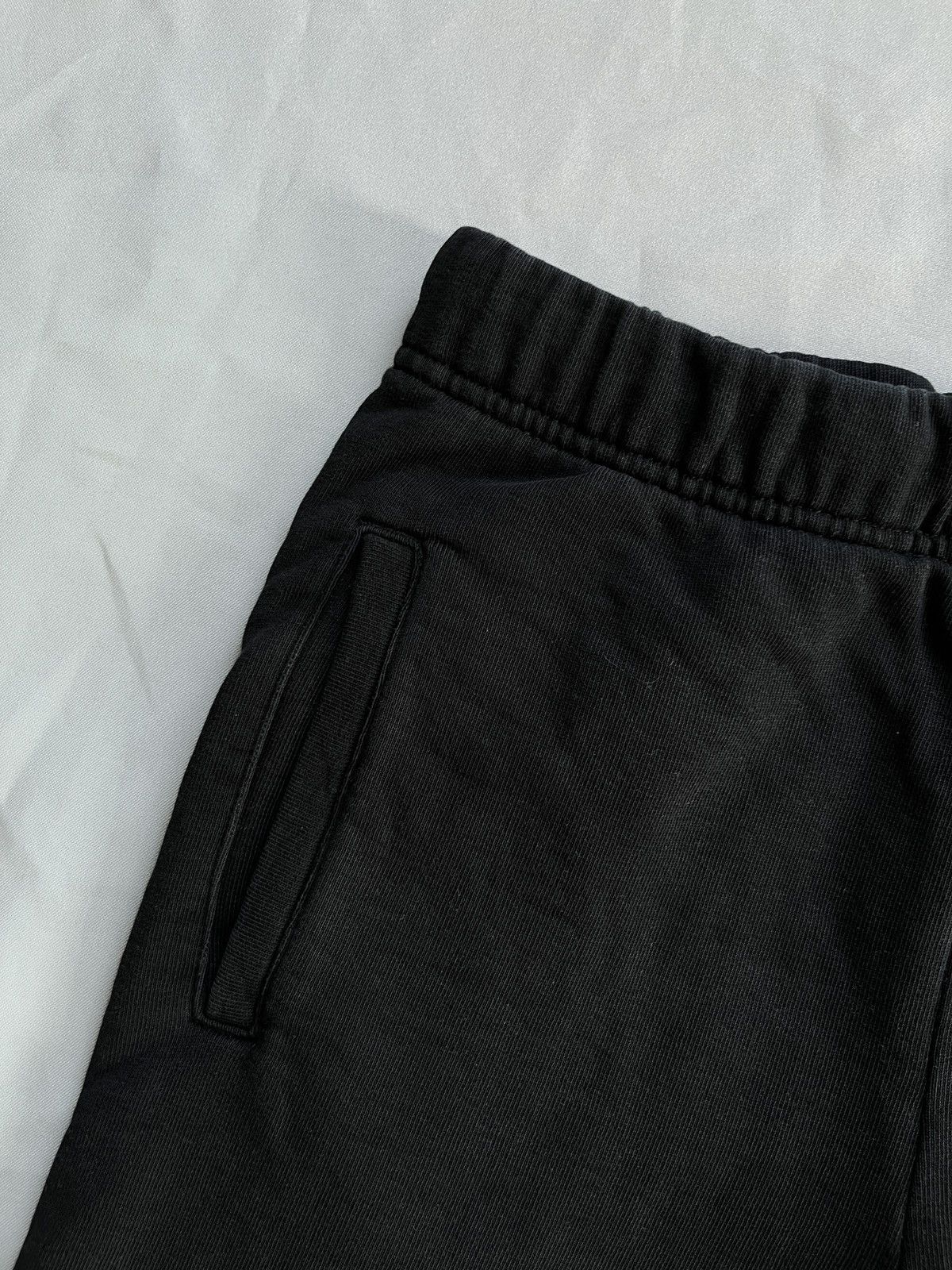 Carhartt Wip Carhartt Wip Pocket Sweat Shorts Black Size US 28 / EU 44 - 4 Thumbnail
