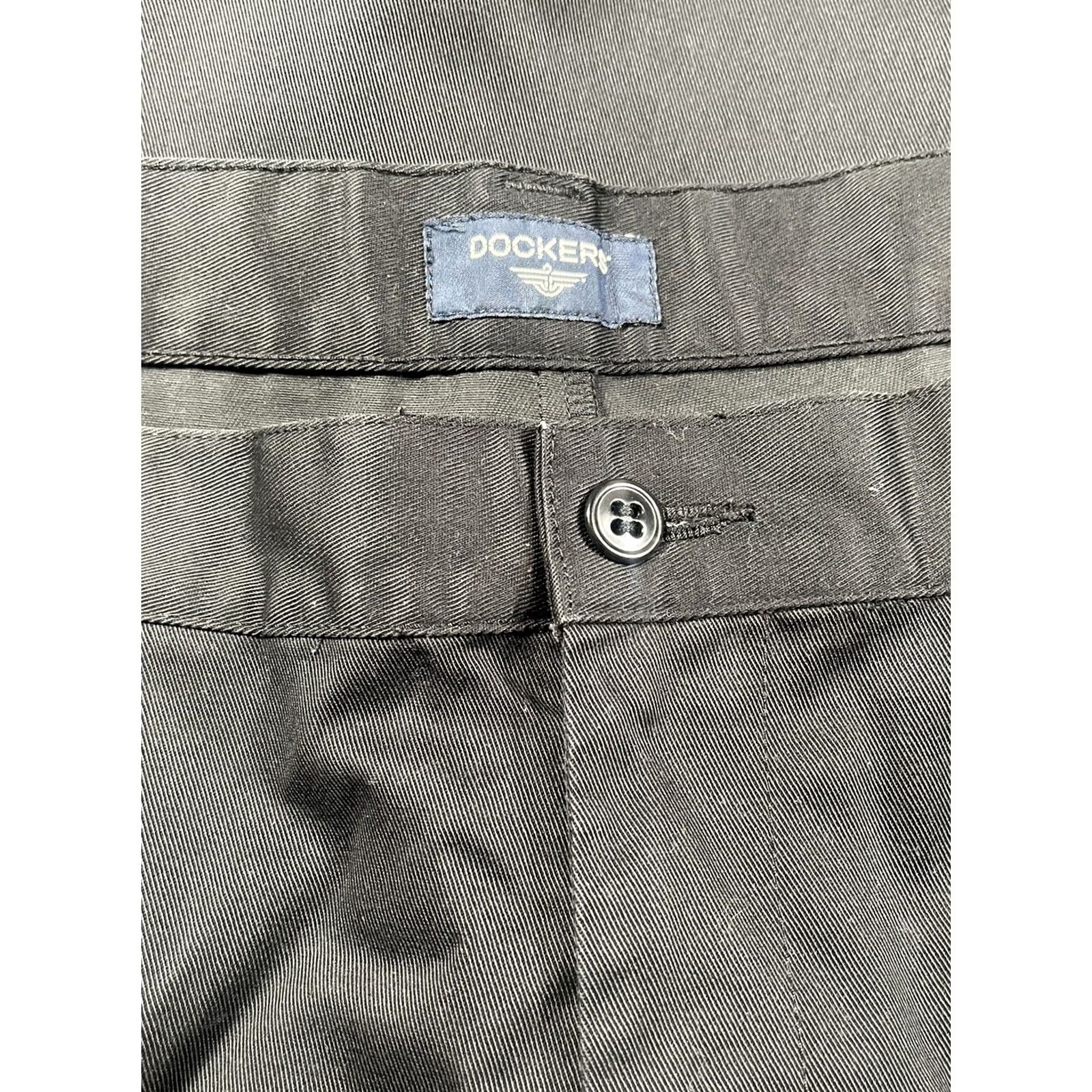 Dockers Dockers Pants Mens Size 40Wx32L Black Pleated Relaxed Fit Flat Front Khaki Chino Size US 40 / EU 56 - 7 Thumbnail