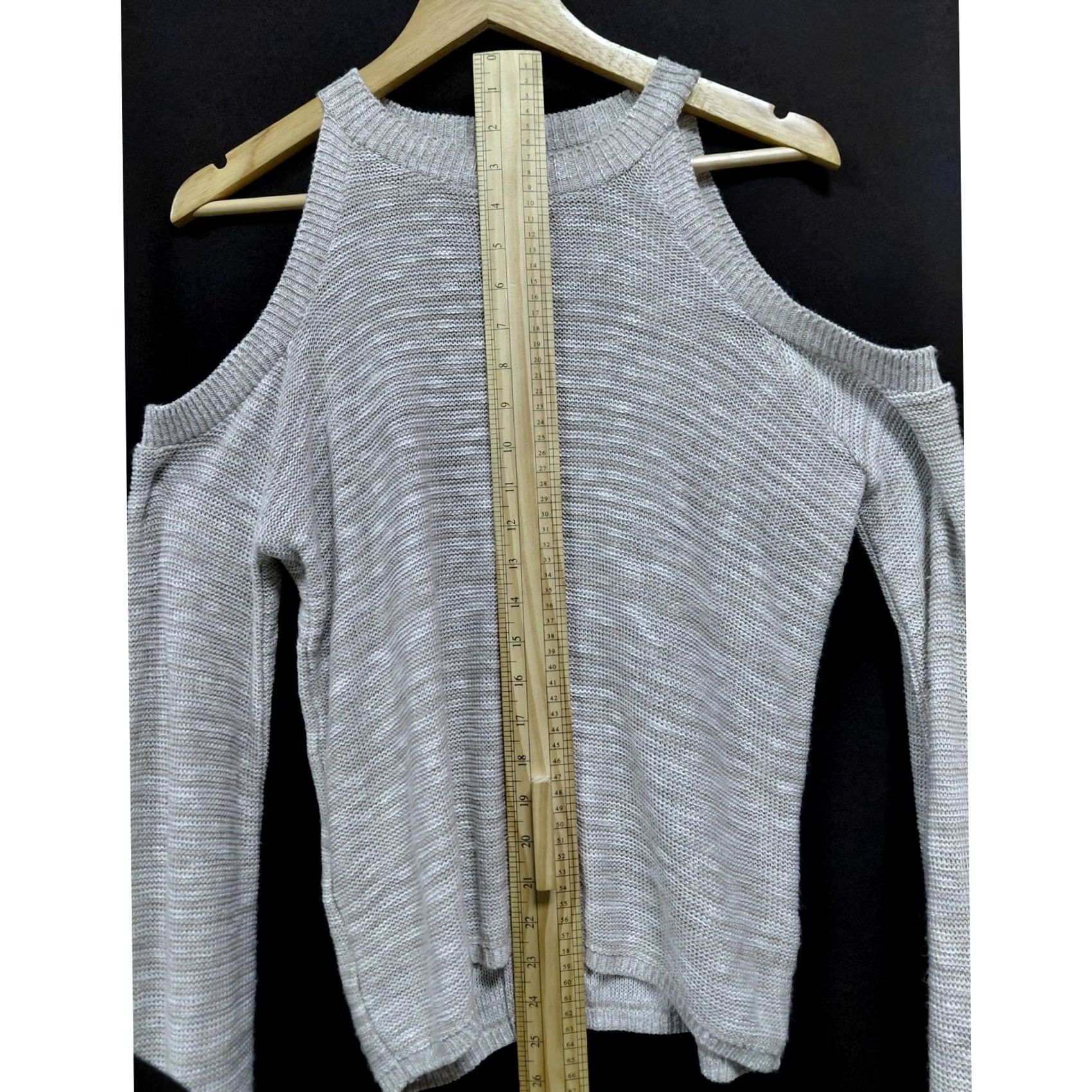 Express EXPRESS Gray Knit Top Cold Shoulder Long Sleeve Women M Blouse Crew Neck Pullover Lightweight Solid Size M / US 6-8 / IT 42-44 - 7 Thumbnail