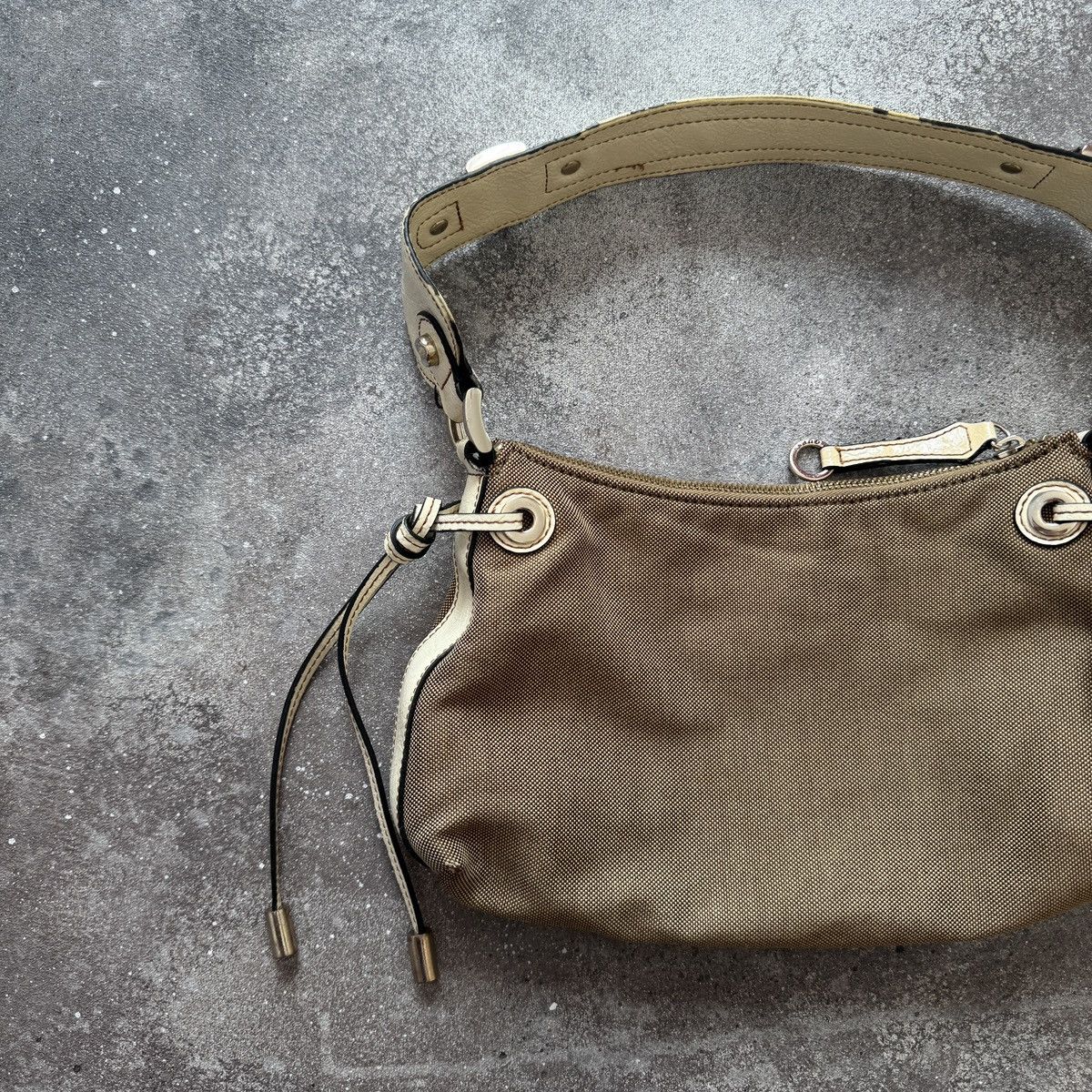 Guess Guess Early 2000’s Vintage Y2K Shoulder Bag Size ONE SIZE - 8 Thumbnail