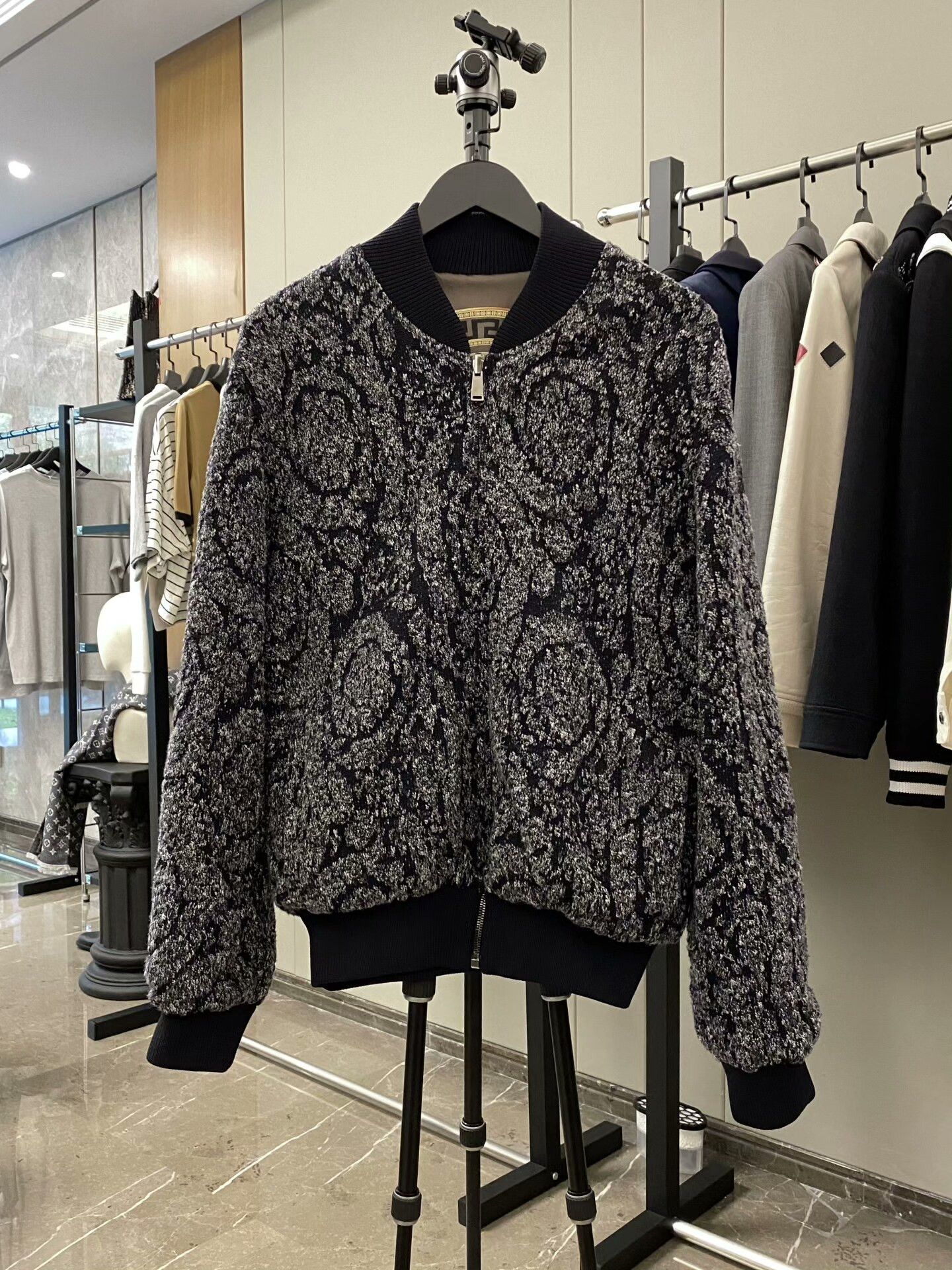 Versace Versace Light Jacket xl Men Size US XL / EU 56 / 4 - 1 Thumbnail